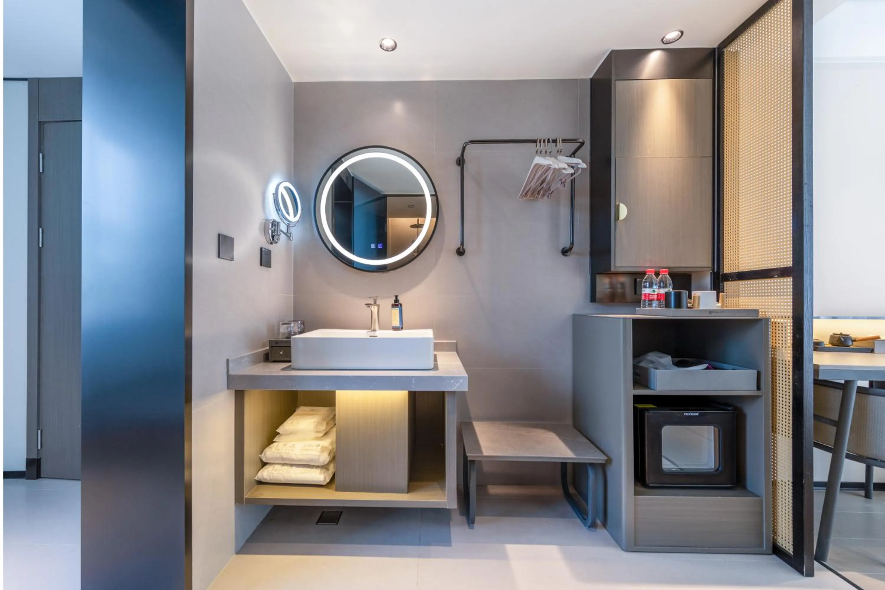 wardrobe in Gongxili - Xige Hotel Free Welcome Tea and Dessert