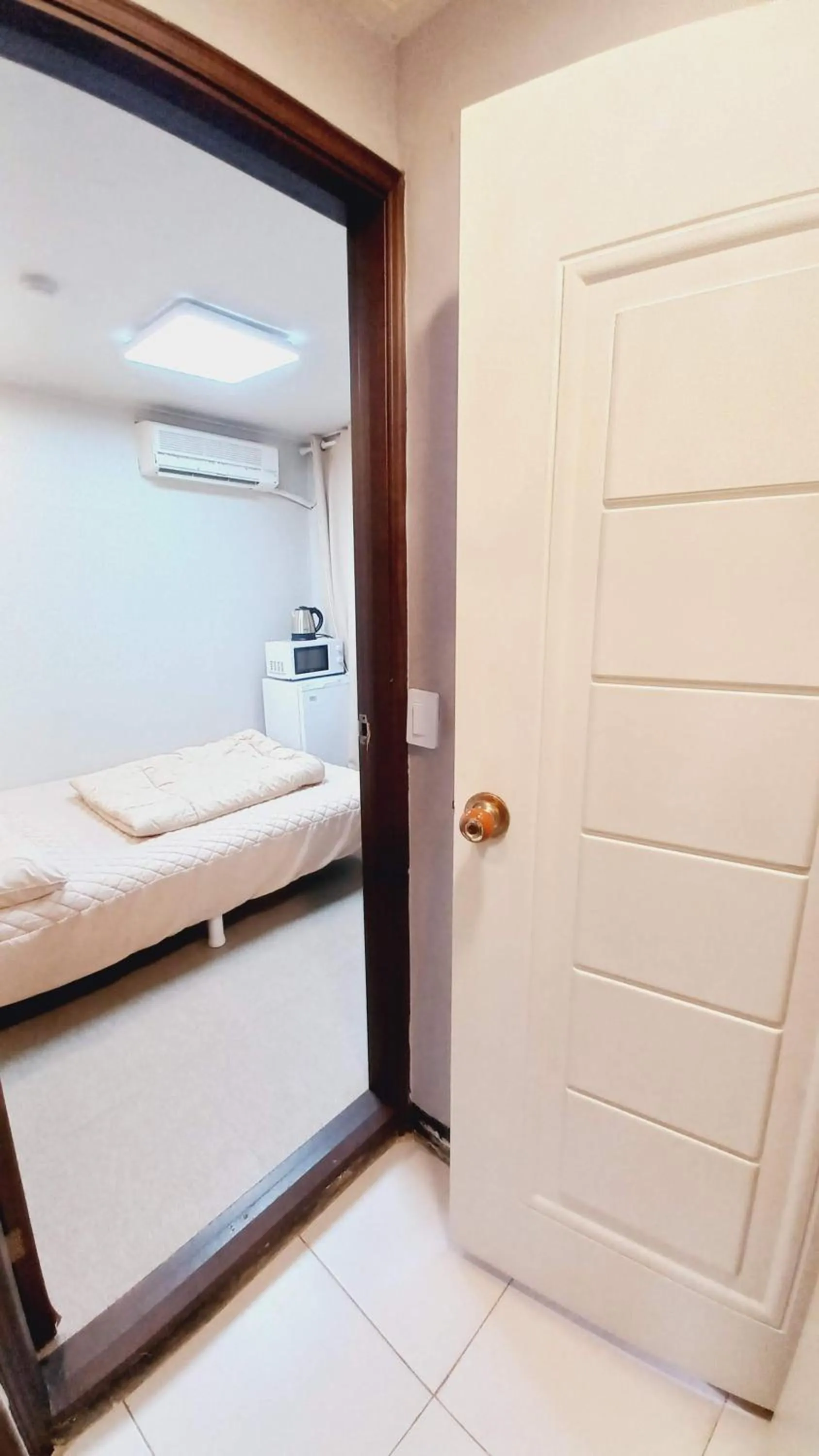 Photo of the whole room, Bed in Sujeongjang Inn