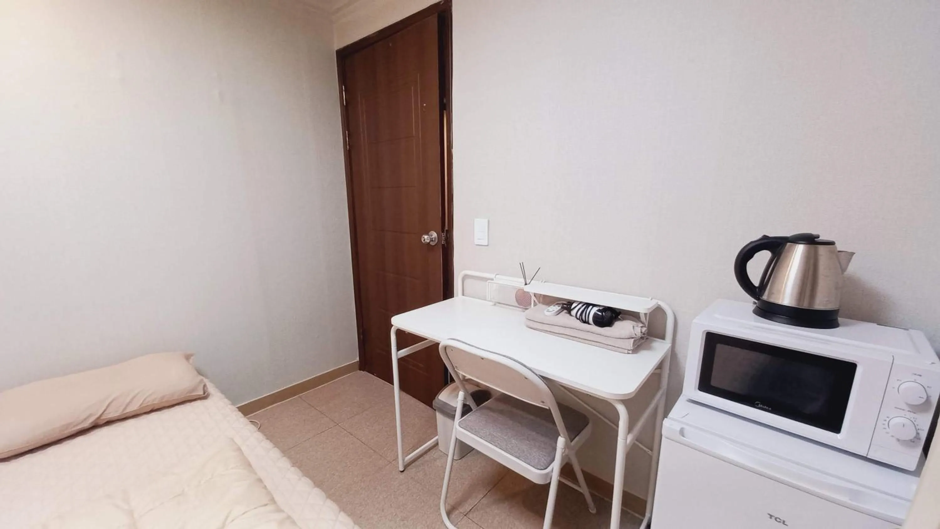 Photo of the whole room in Sujeongjang Inn