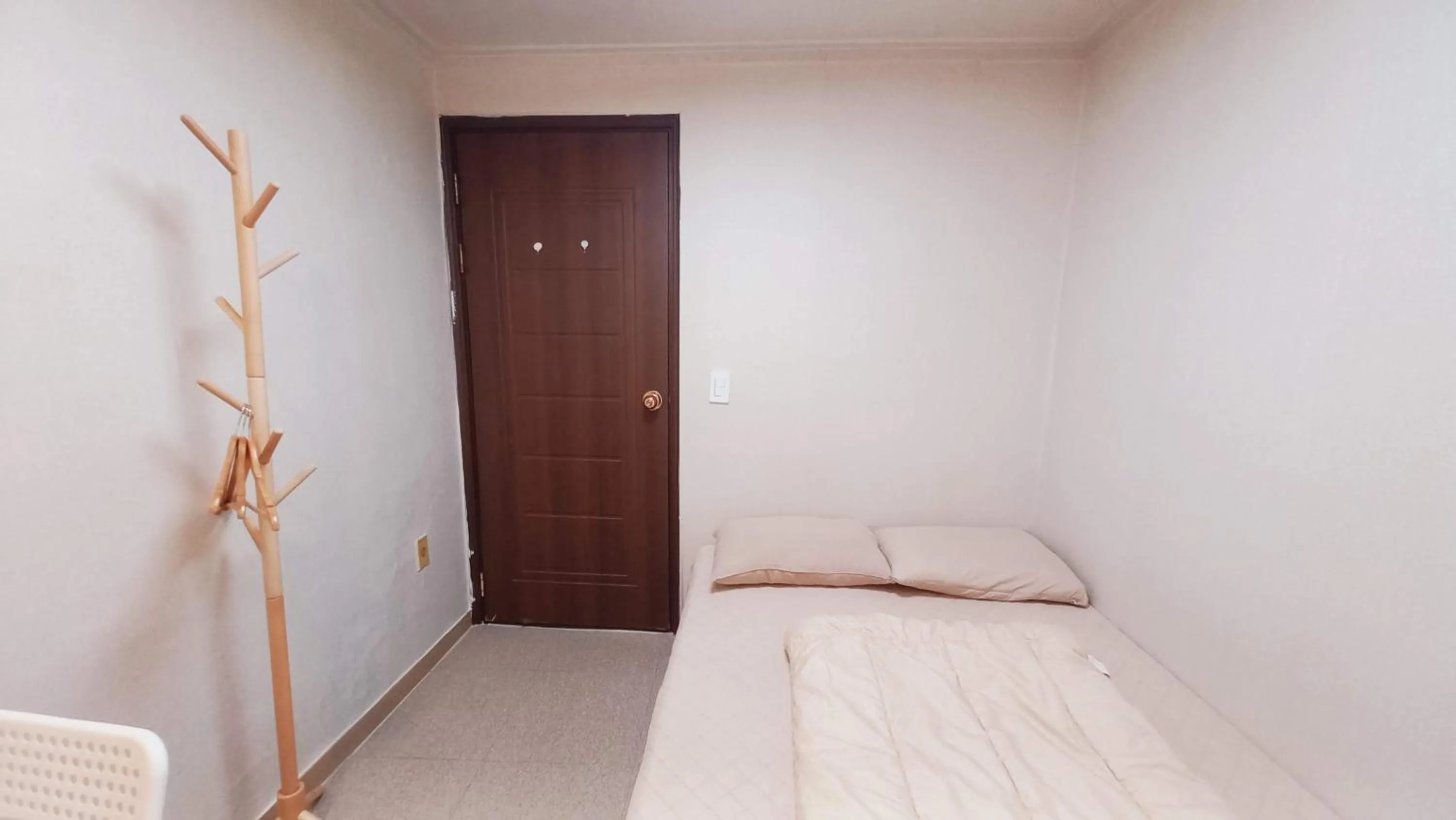 Photo of the whole room, Bed in Sujeongjang Inn