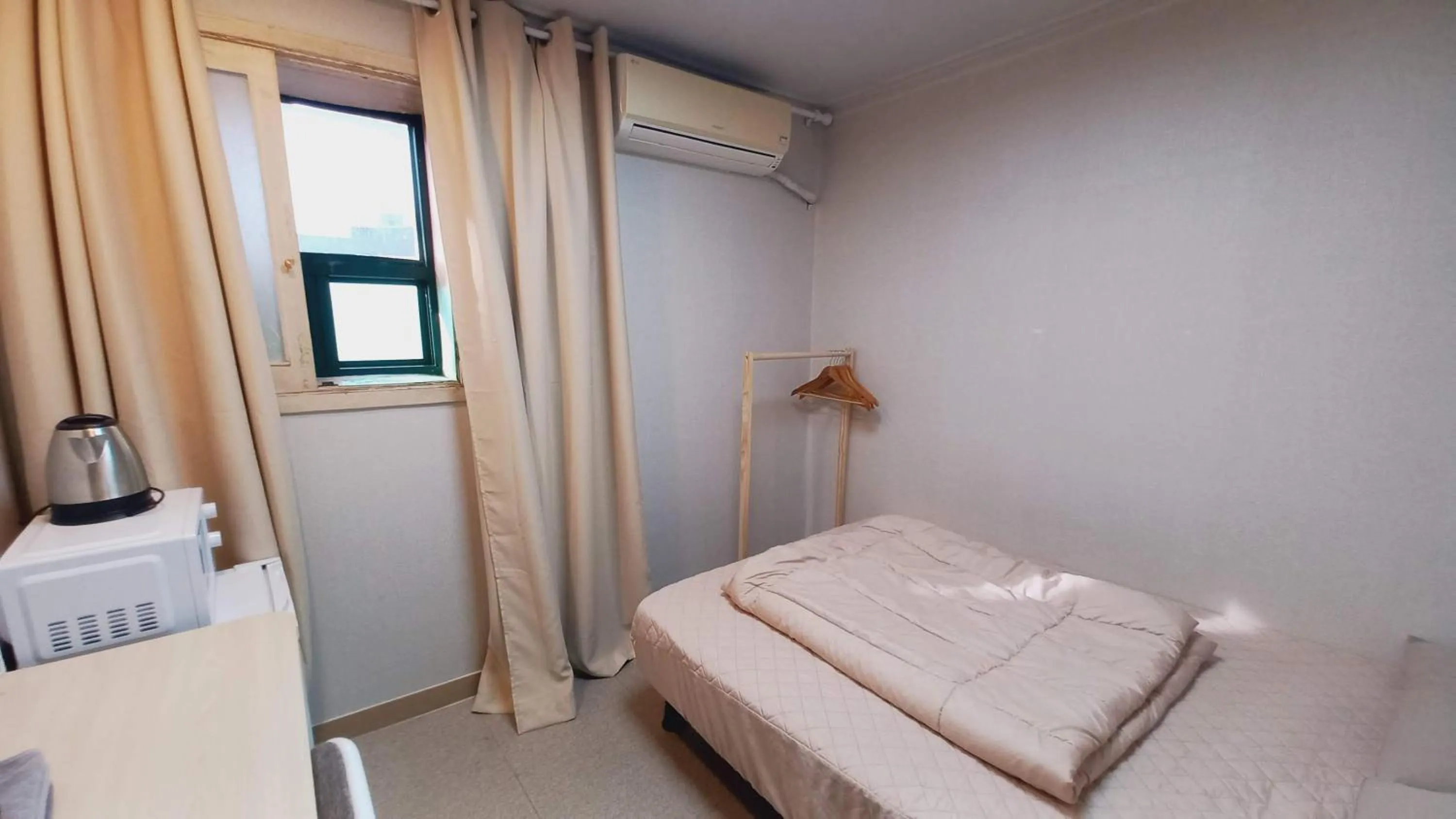 Bedroom, Bed in Sujeongjang Inn