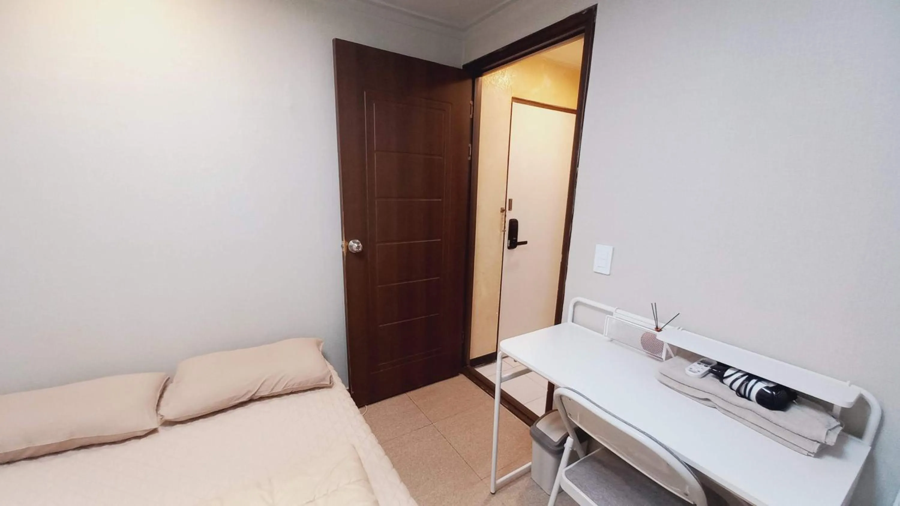 Photo of the whole room, Bed in Sujeongjang Inn