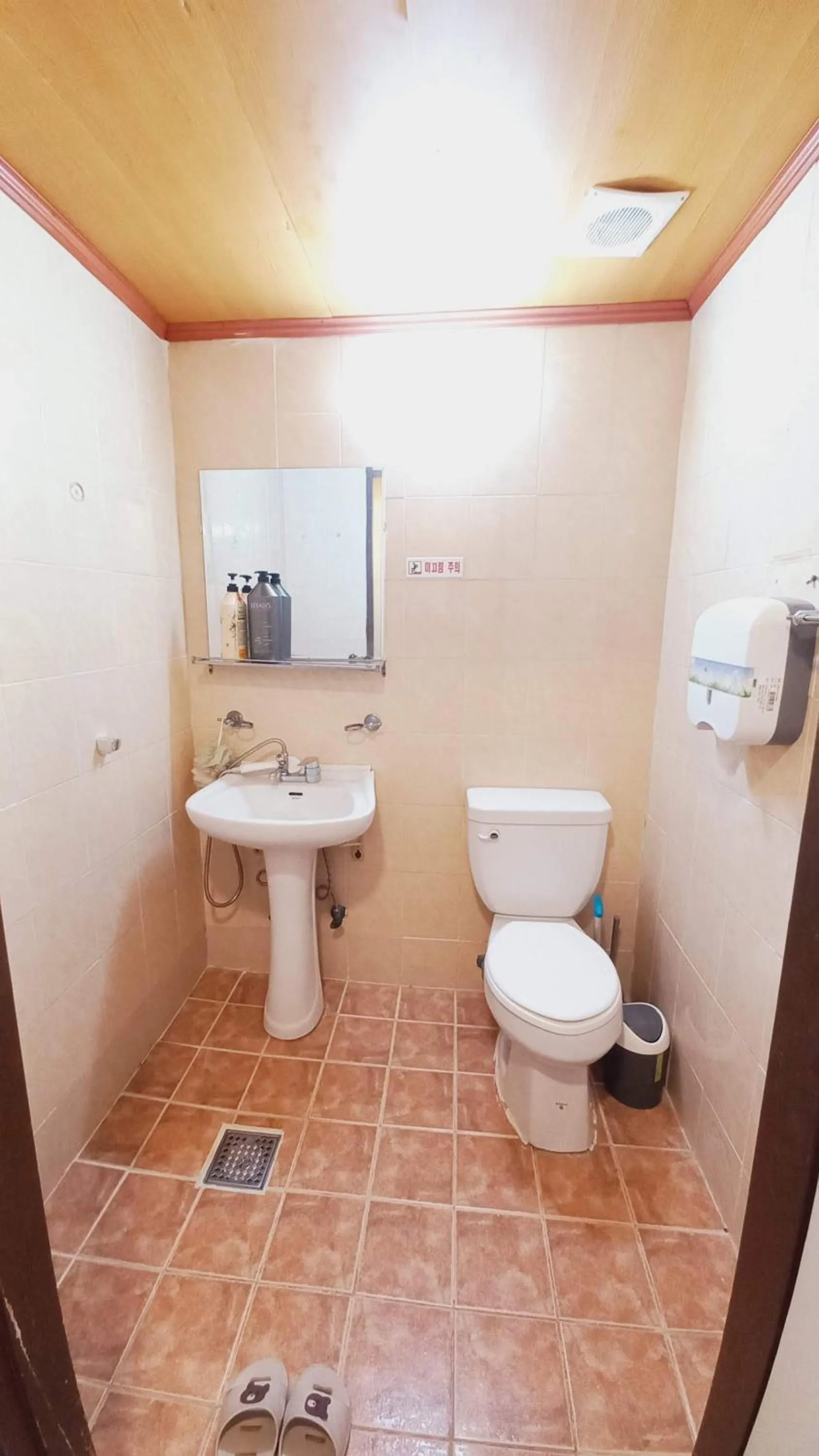 Bathroom in Sujeongjang Inn