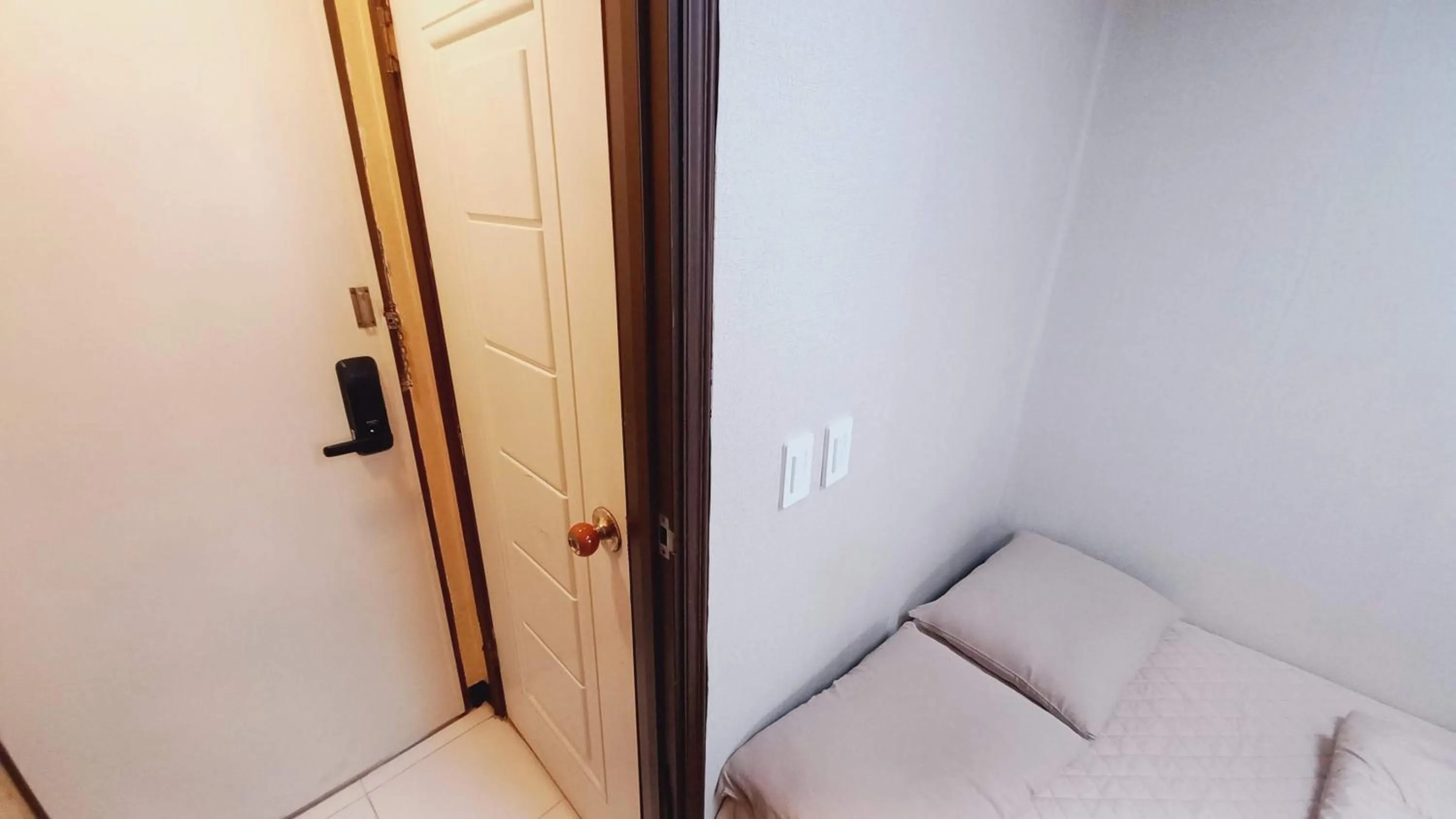 Photo of the whole room, Bed in Sujeongjang Inn