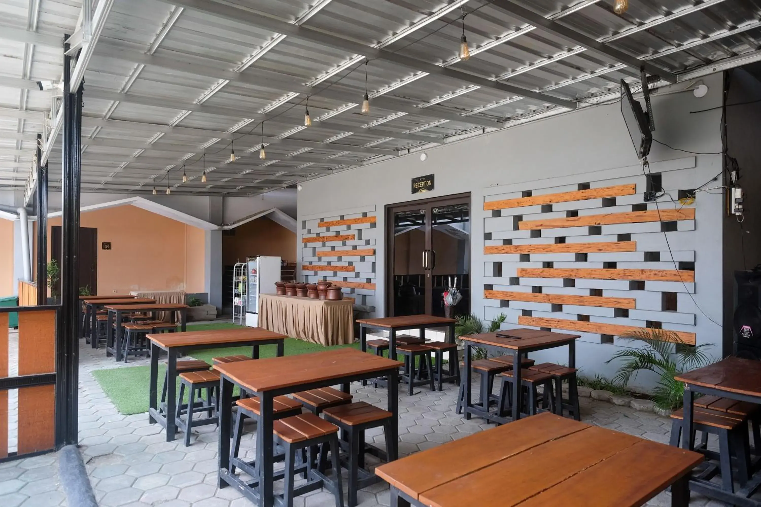 Restaurant/places to eat in Urbanview Hotel L'Tefa Pemalang Restaurant/places to eat in Urbanview Hotel L'Tefa Pemalang