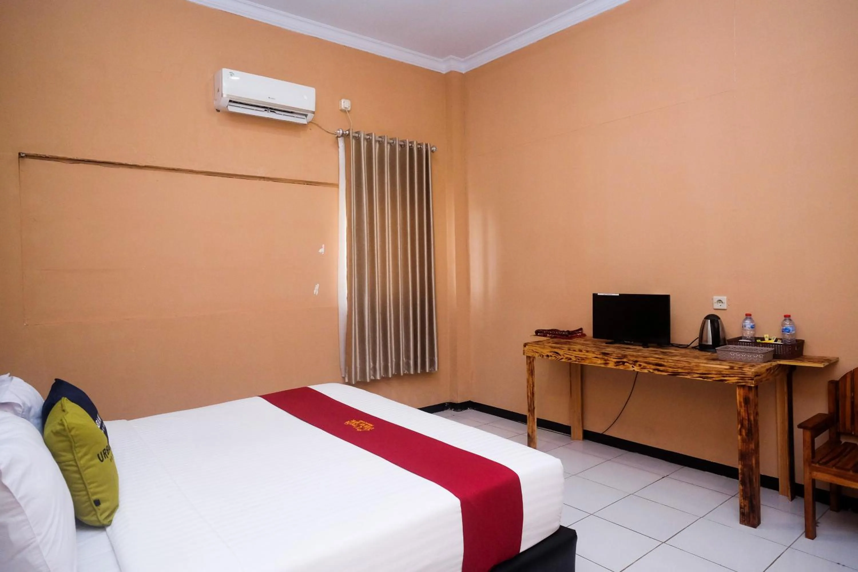 Bed in Urbanview Hotel LTefa Pemalang