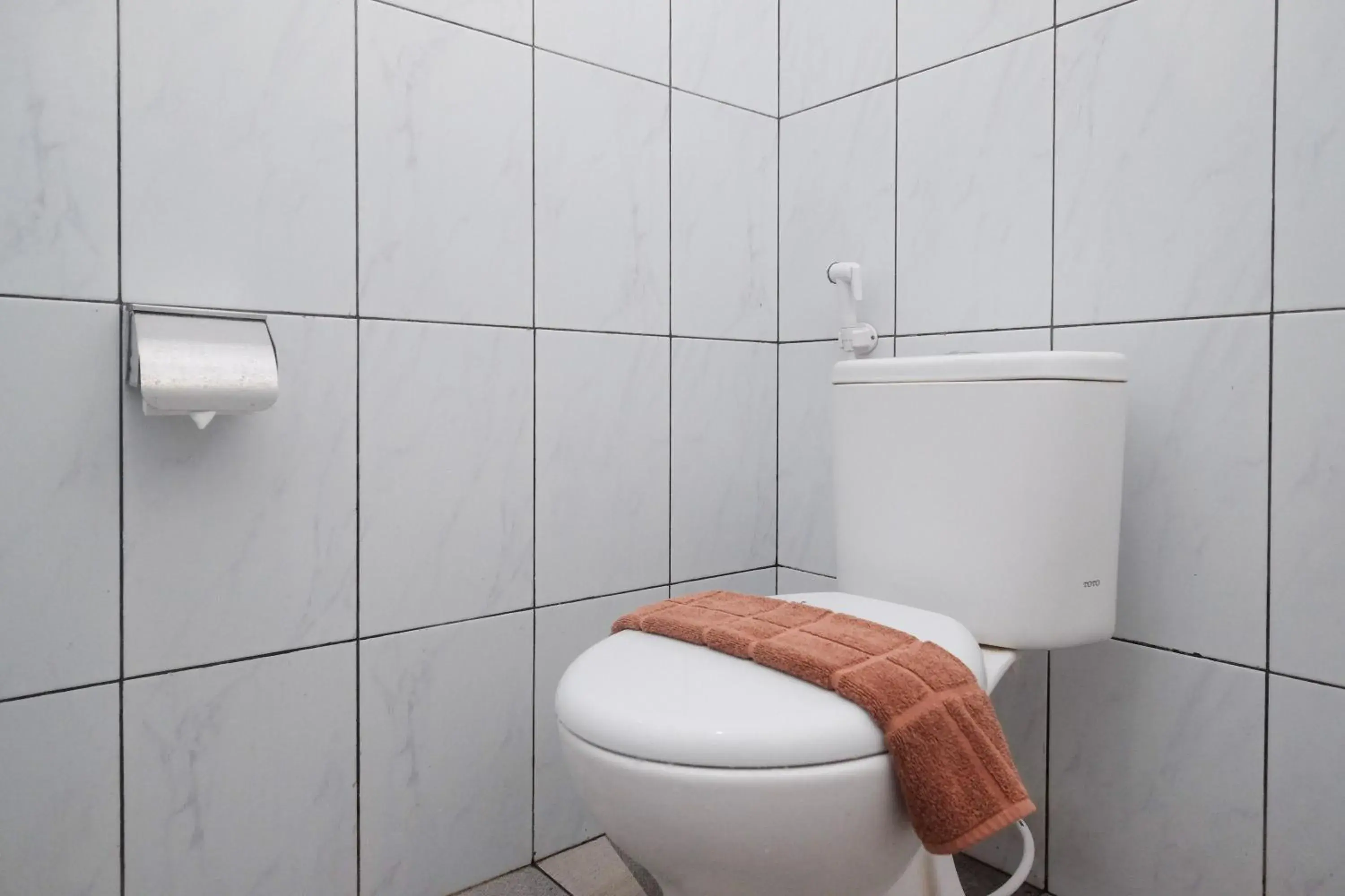 Bathroom in Urbanview Hotel L'Tefa Pemalang Bathroom in Urbanview Hotel L'Tefa Pemalang