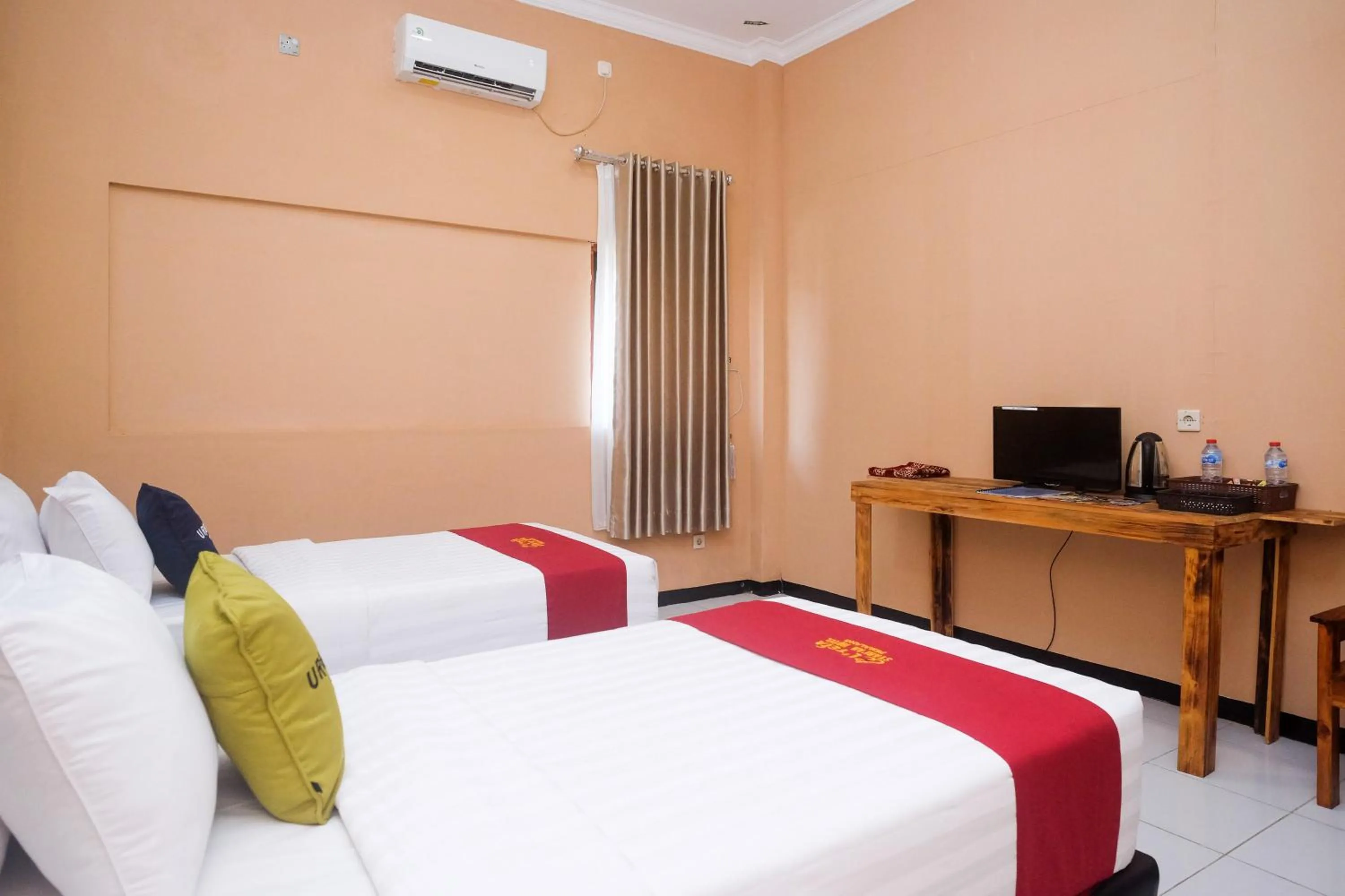 Bed in Urbanview Hotel LTefa Pemalang