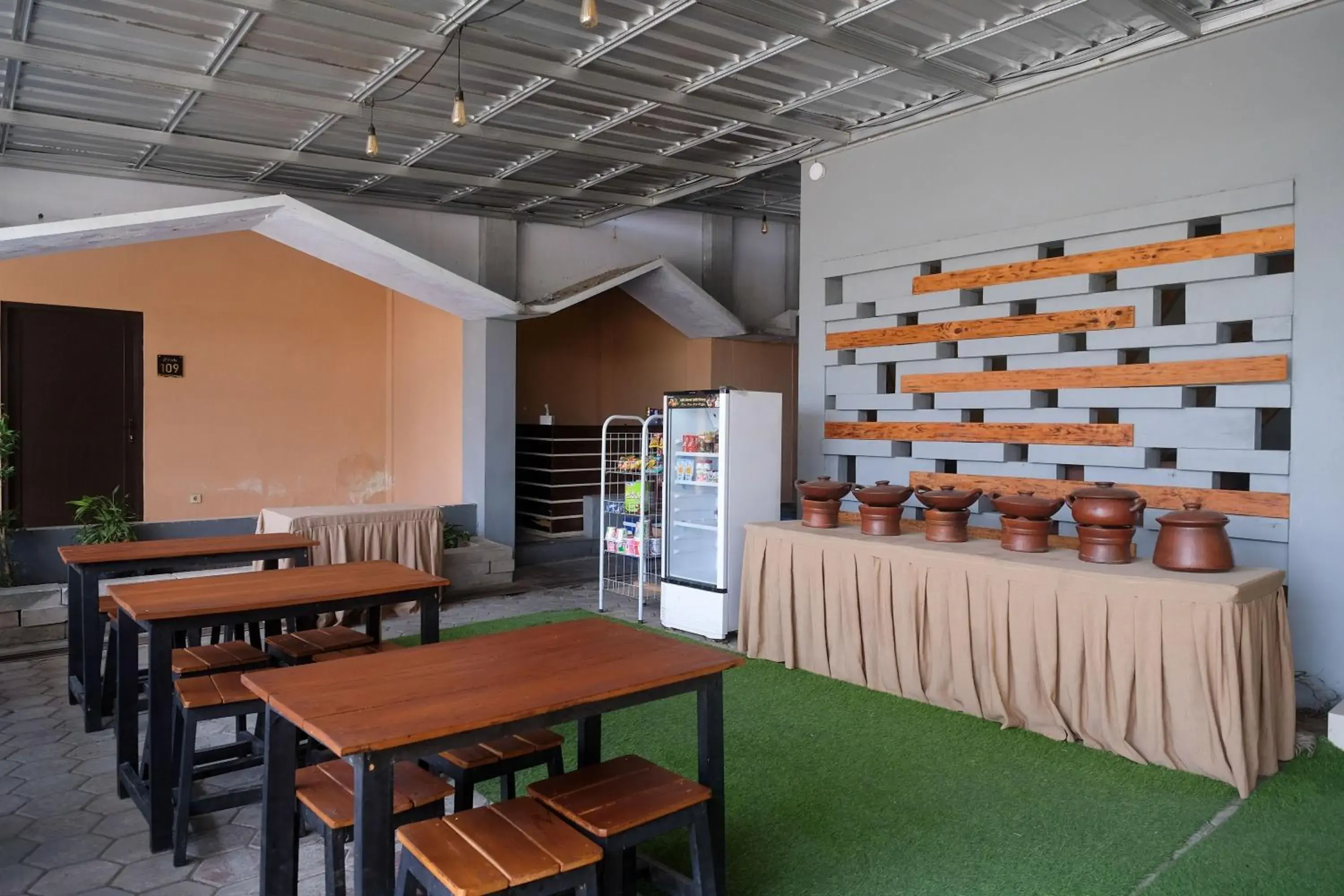 Restaurant/places to eat in Urbanview Hotel L'Tefa Pemalang Restaurant/places to eat in Urbanview Hotel L'Tefa Pemalang