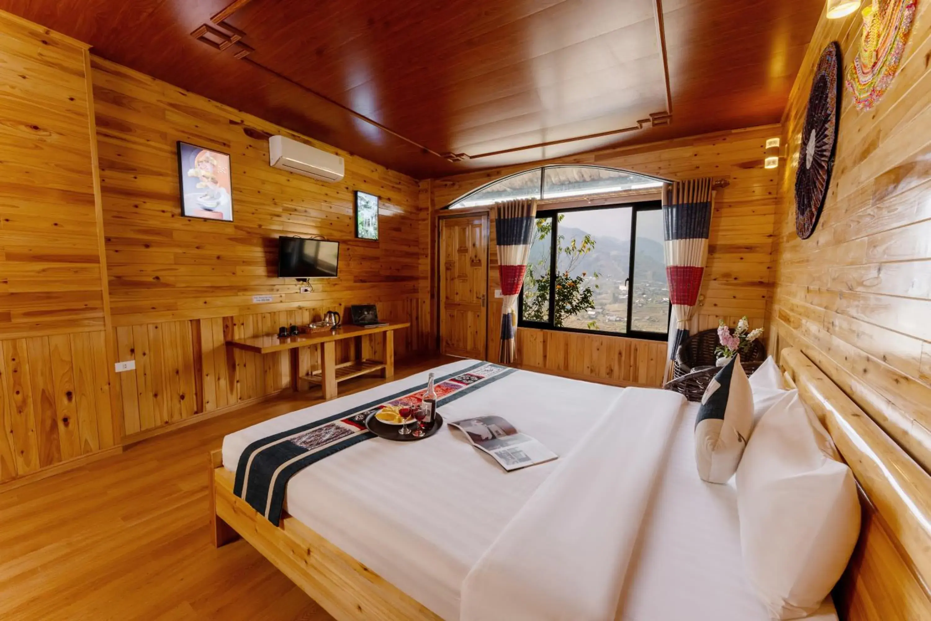 Suite with Mountain View in Muong Hoa River View Hotel Suite with Mountain View in Muong Hoa River View Hotel