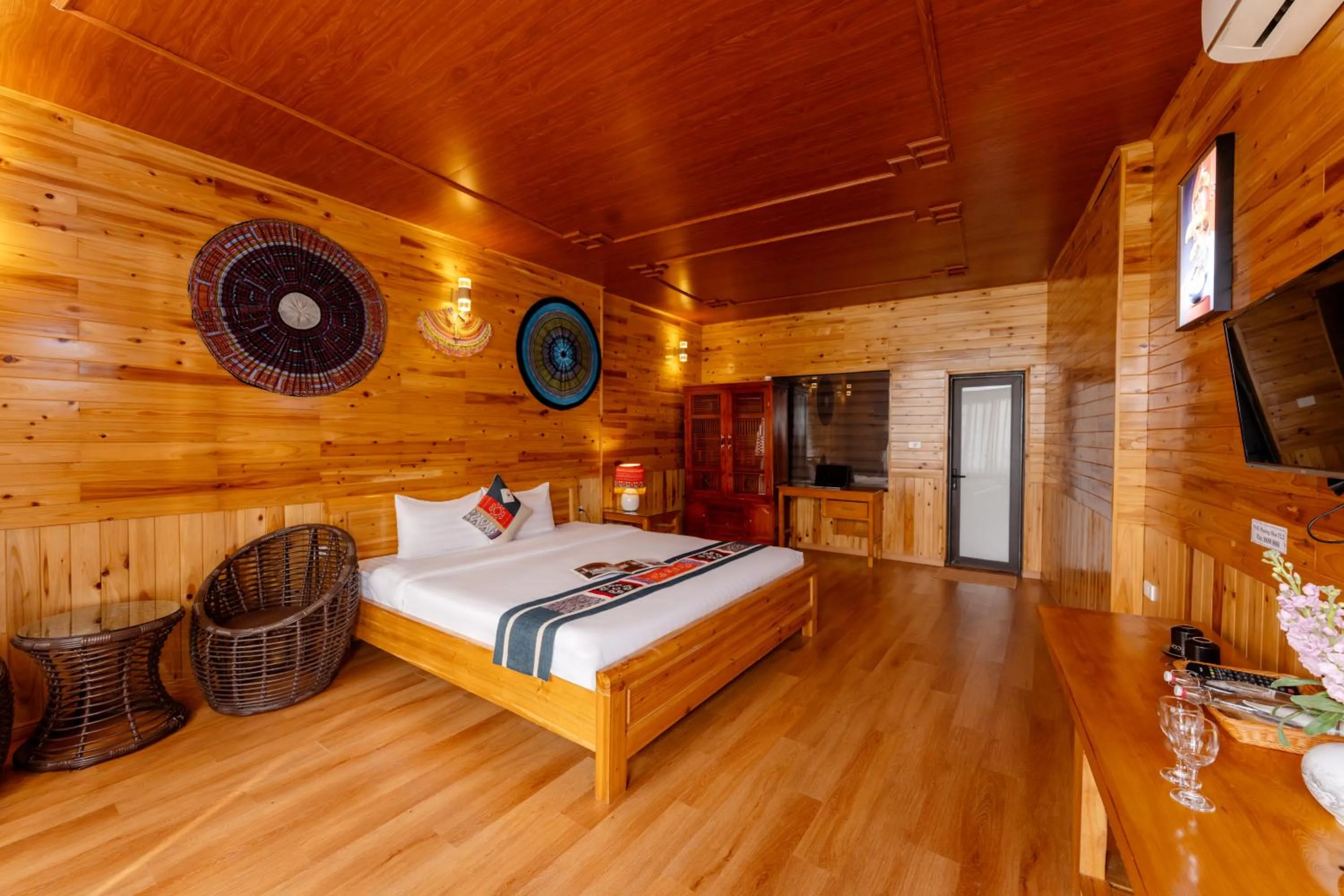 Bedroom, Bed in Muong Hoa River View Hotel