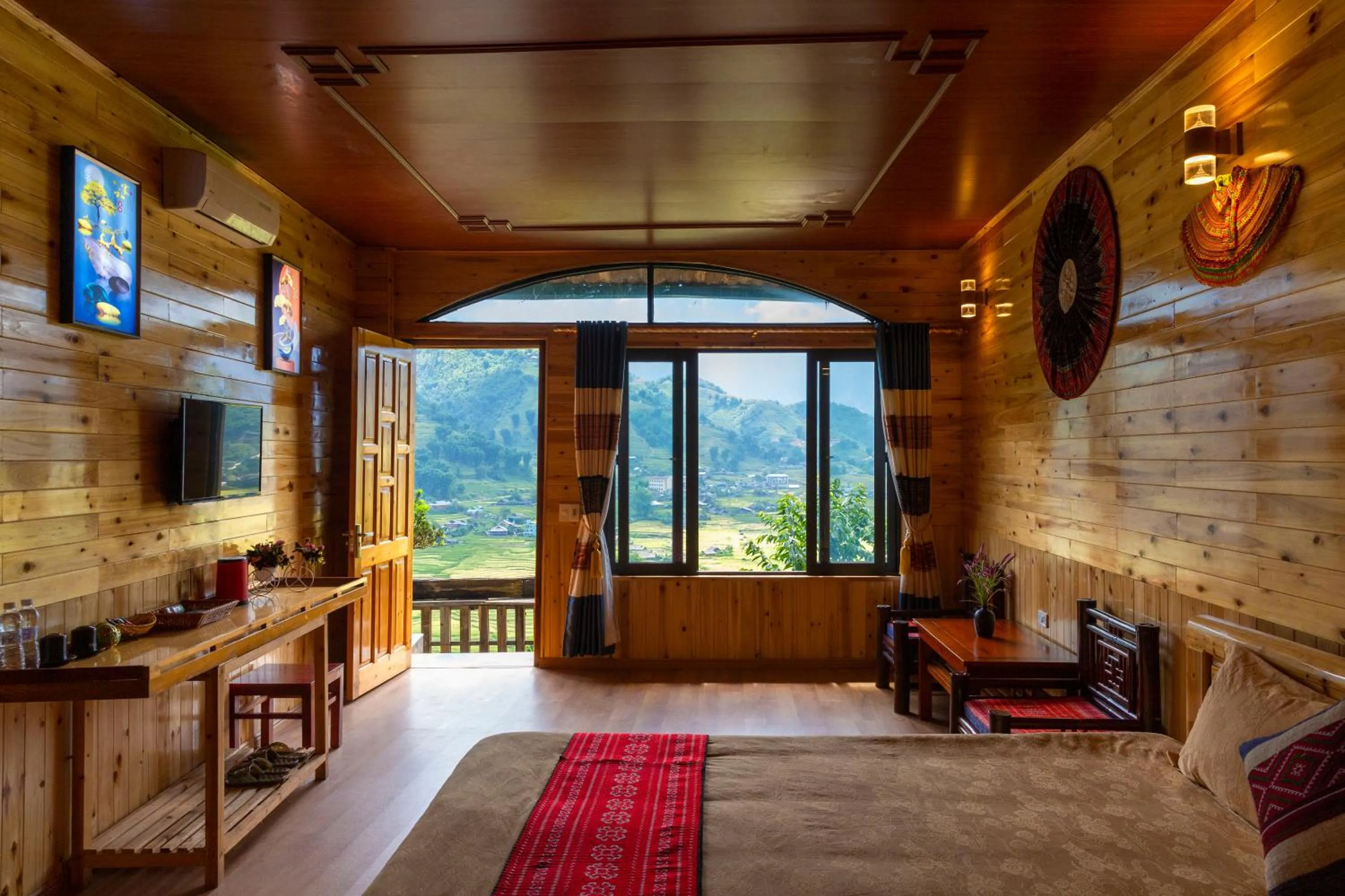 Double Room with Mountain View in Muong Hoa River View Homestay