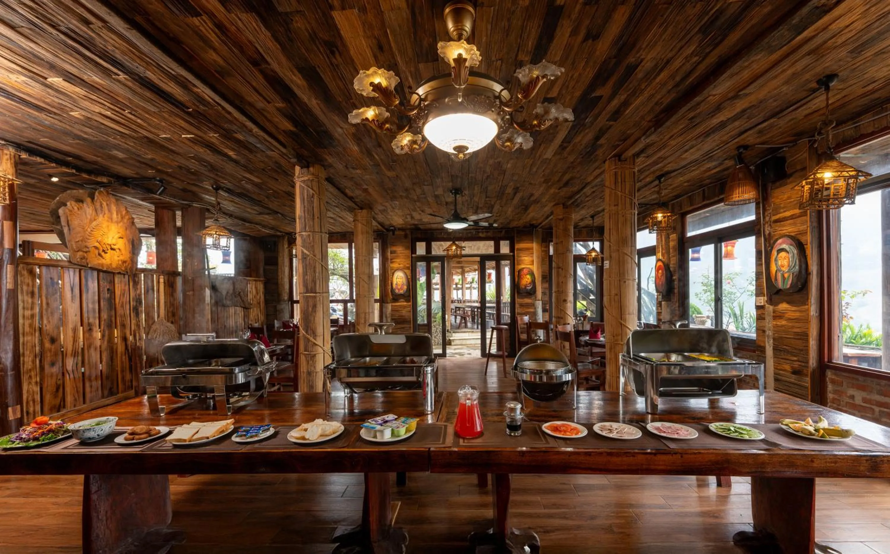 Restaurant/places to eat in Muong Hoa River View Hotel