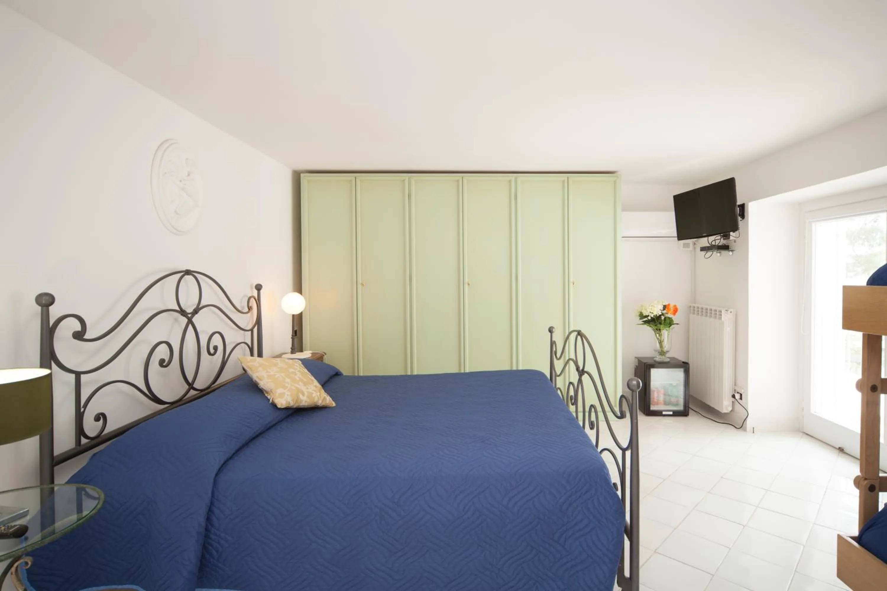 Triple Room with Garden View in Villacore Capri