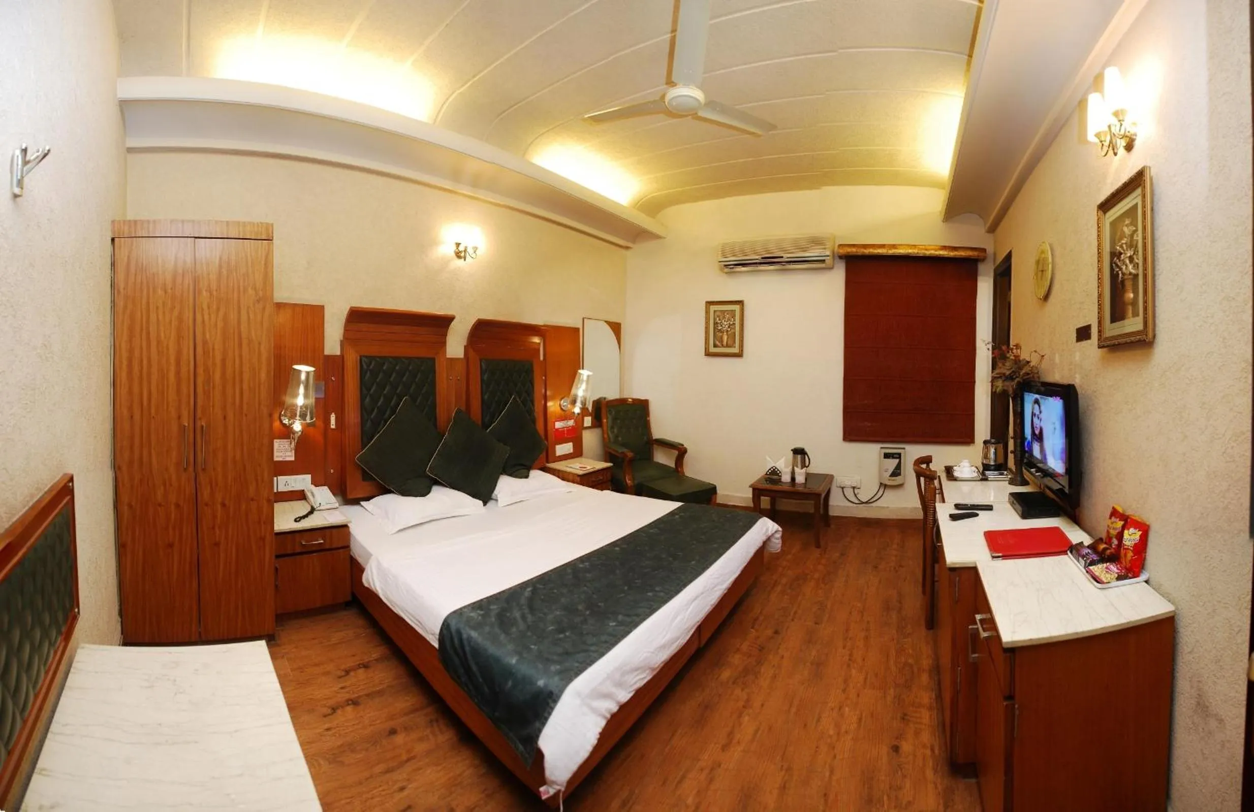 Bedroom in Hotel Royal Castle Grand