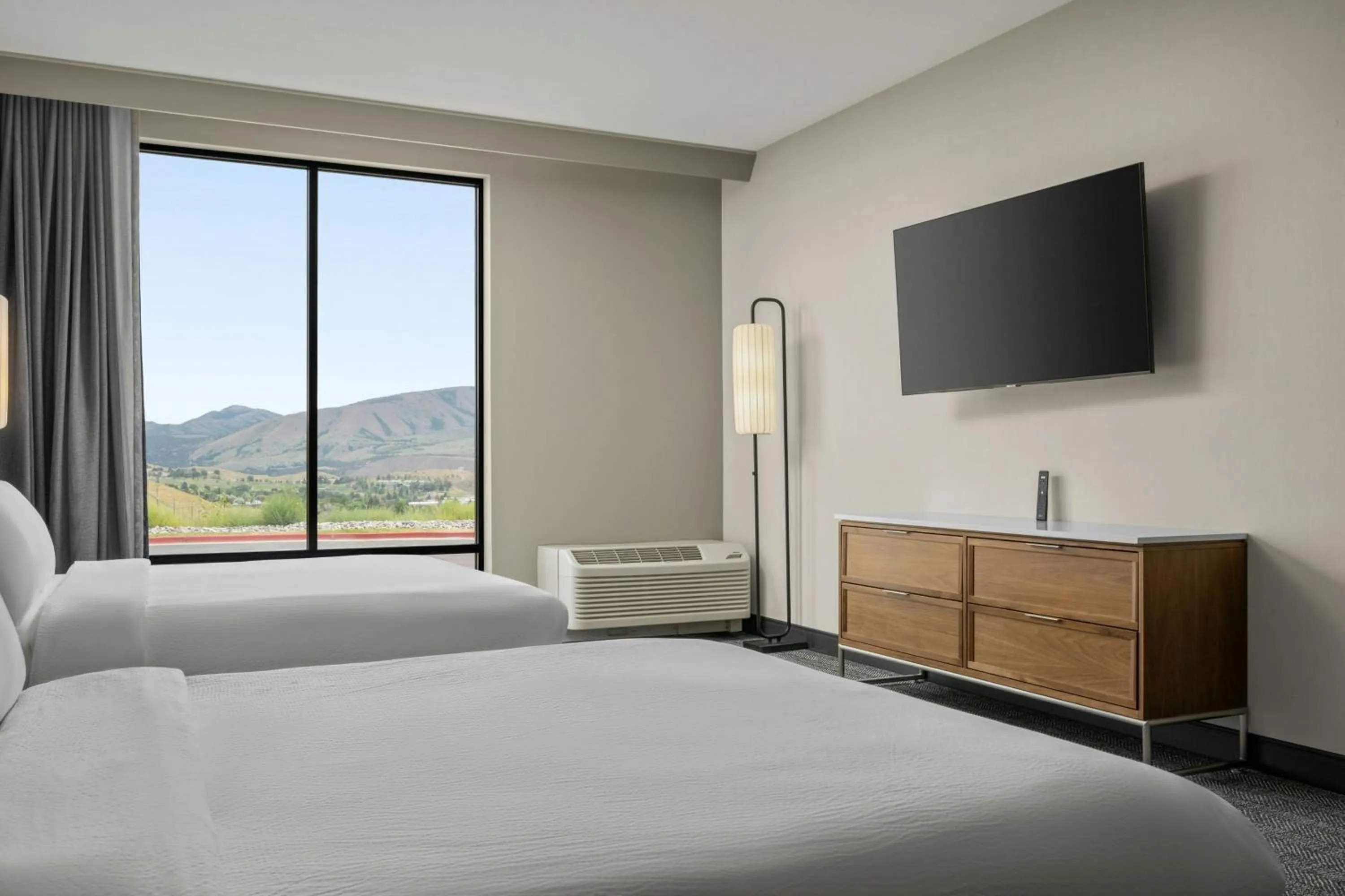Photo of the whole room, Bed in Courtyard by Marriott Pocatello