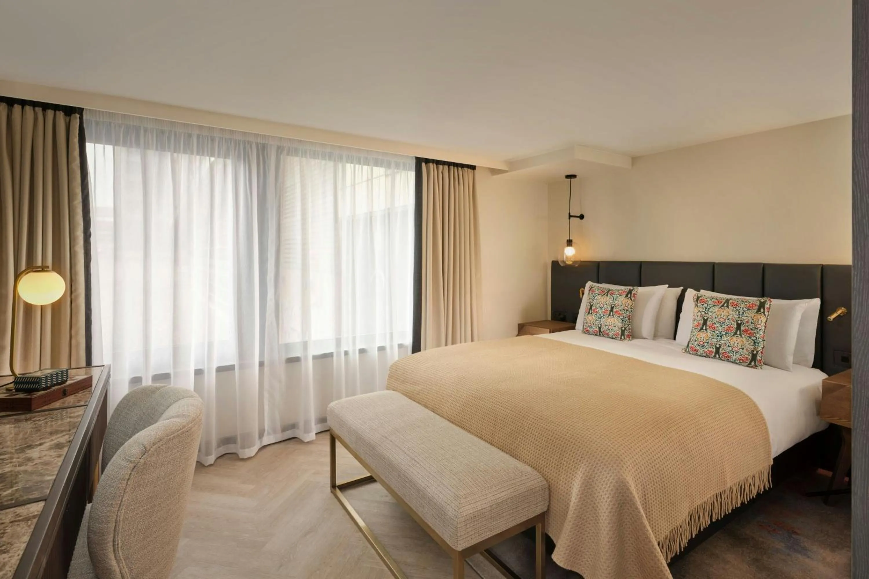 Bedroom, Bed in The Reach at Piccadilly, Manchester, a Tribute Portfolio Hotel