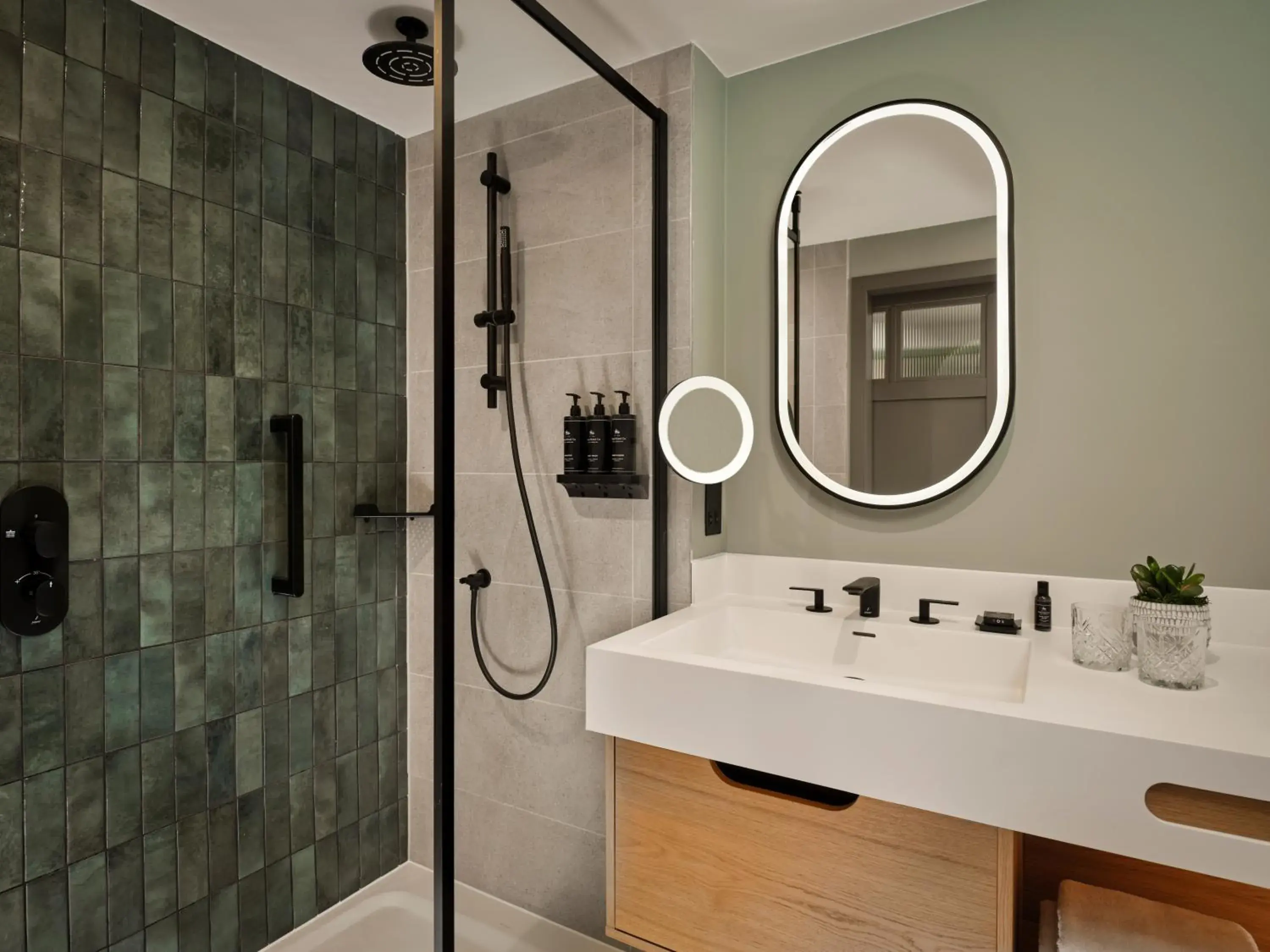 Deluxe Queen Room with Balcony in The Reach at Piccadilly, Manchester, a Tribute Portfolio Hotel Deluxe Queen Room with Balcony in The Reach at Piccadilly, Manchester, a Tribute Portfolio Hotel