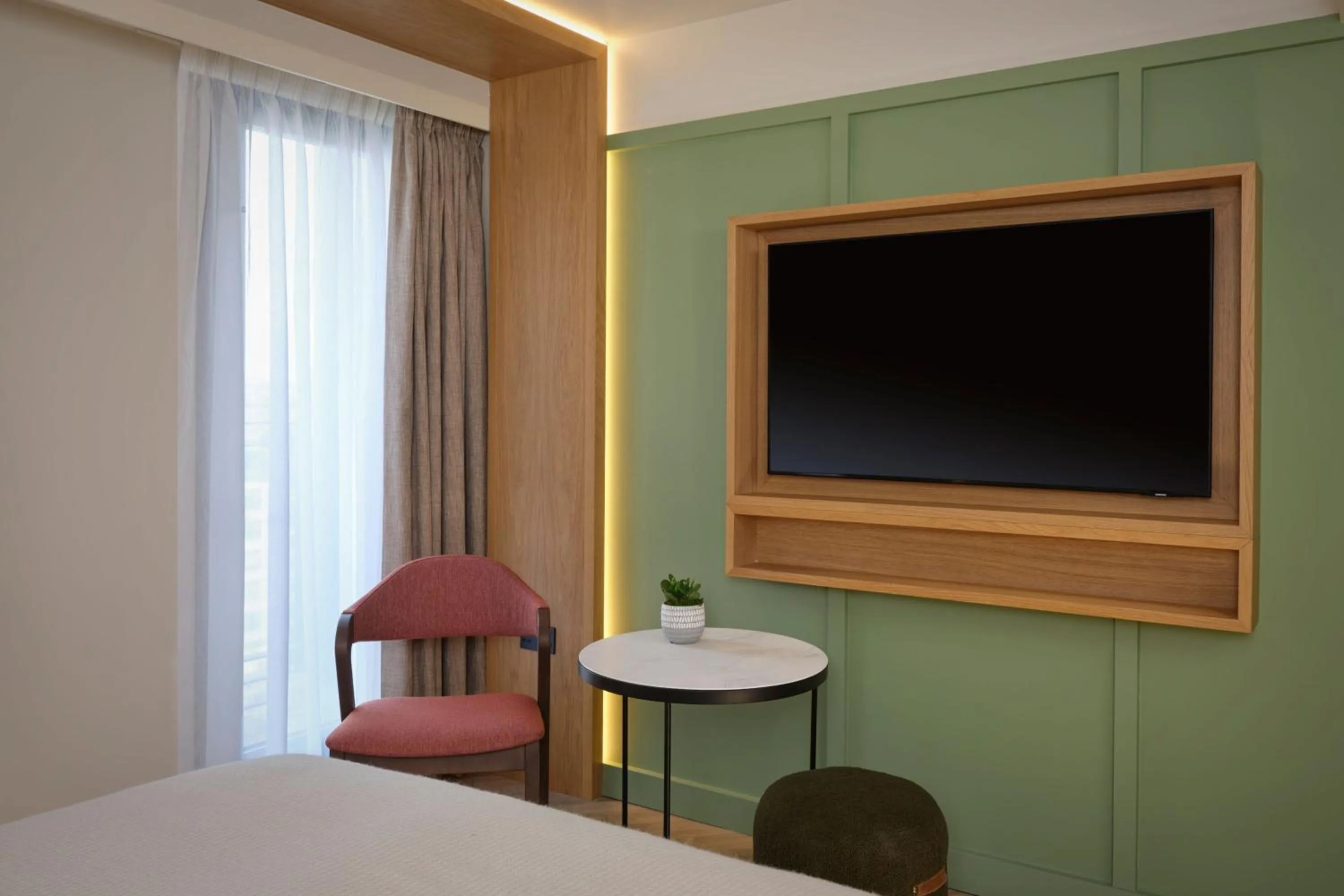 Photo of the whole room, Bed in The Reach at Piccadilly, Manchester, a Tribute Portfolio Hotel