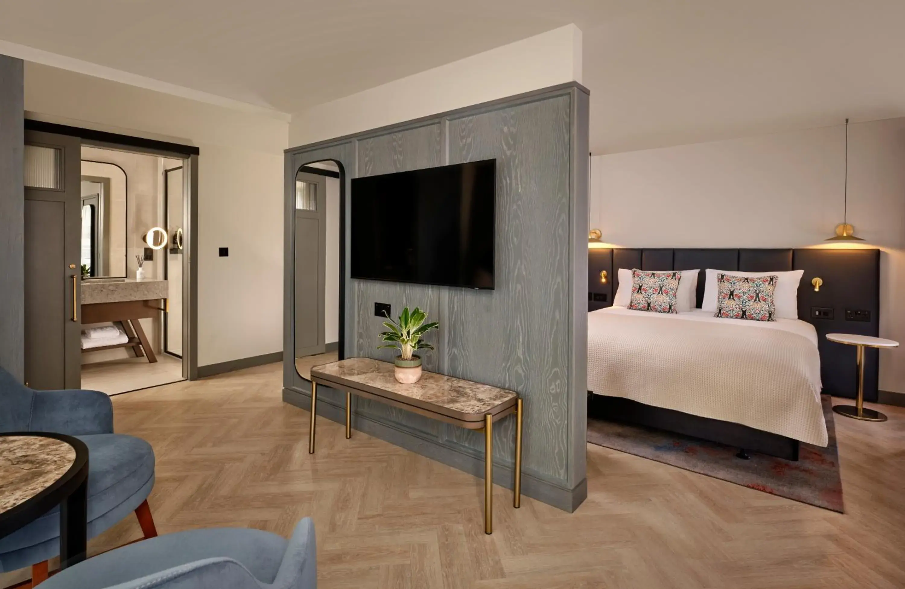 Bedroom, Bed in The Reach at Piccadilly, Manchester, a Tribute Portfolio Hotel Bedroom, Bed in The Reach at Piccadilly, Manchester, a Tribute Portfolio Hotel