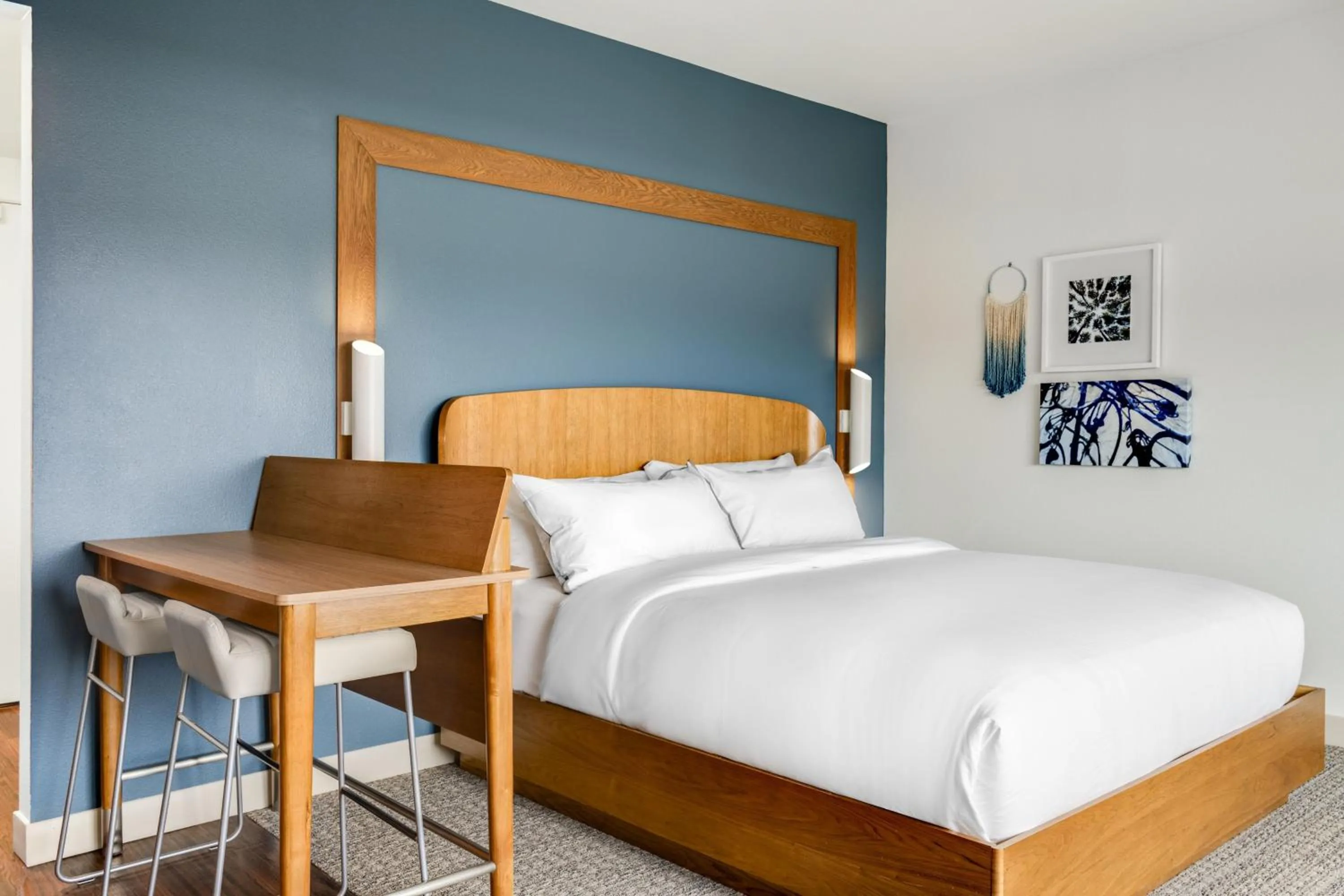 Photo of the whole room, Bed in Element Springfield South