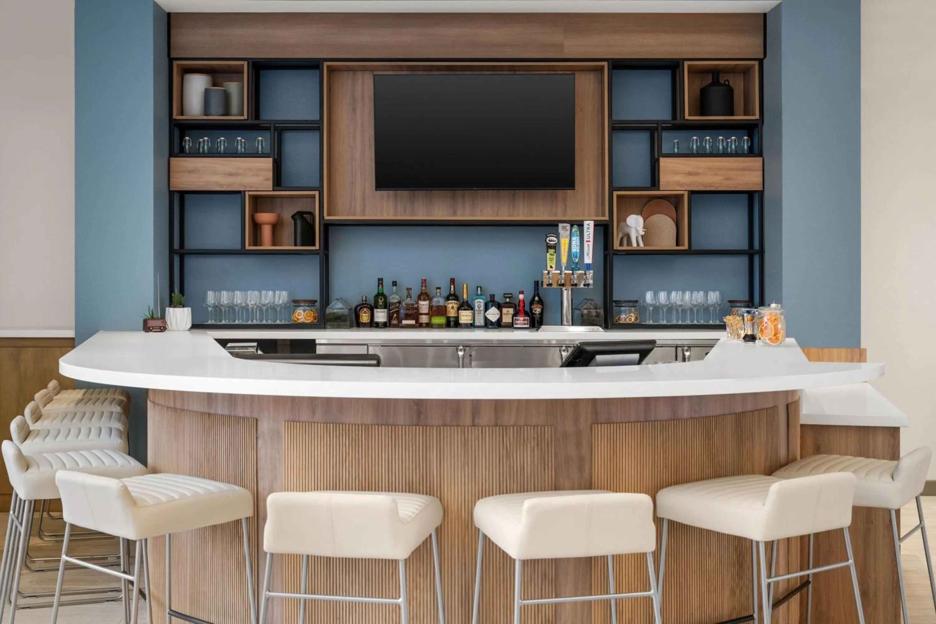 Lounge or bar in Element Springfield South