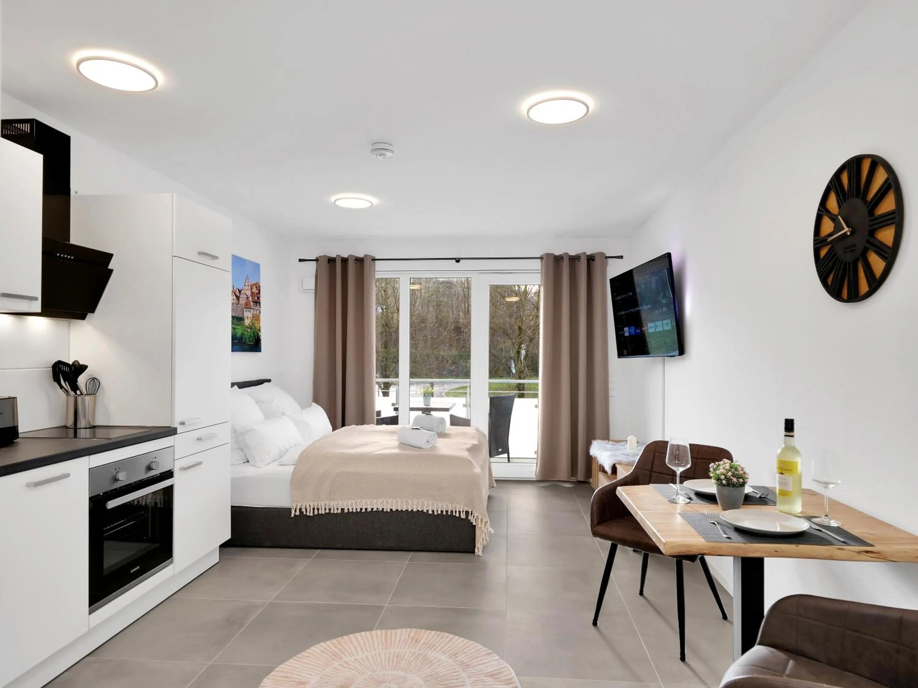 Bed in INhome Studio Apartment - Küche - Parken - TV