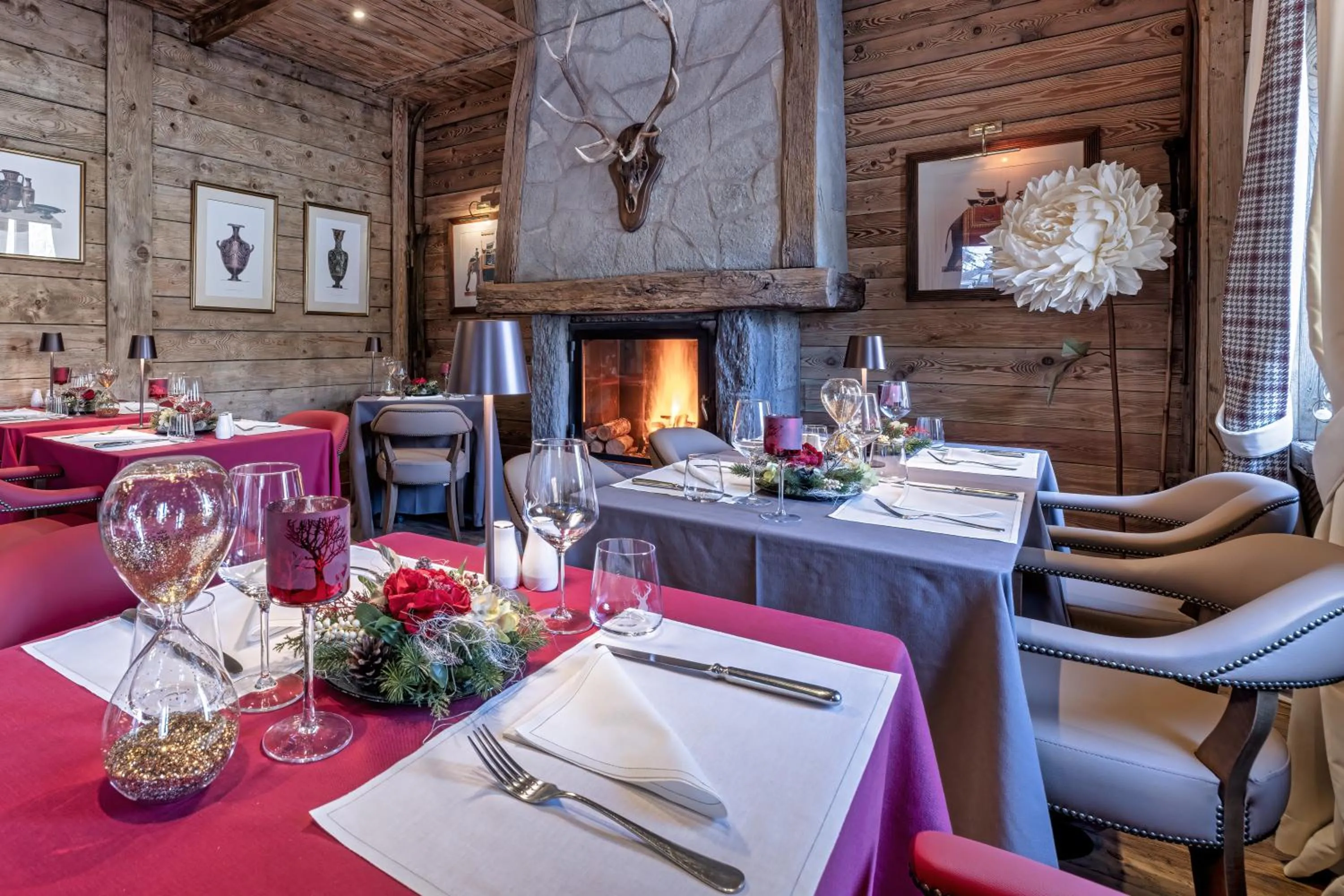 Restaurant/places to eat in Chalet BRAGARD-Boutique Chalet & SPA