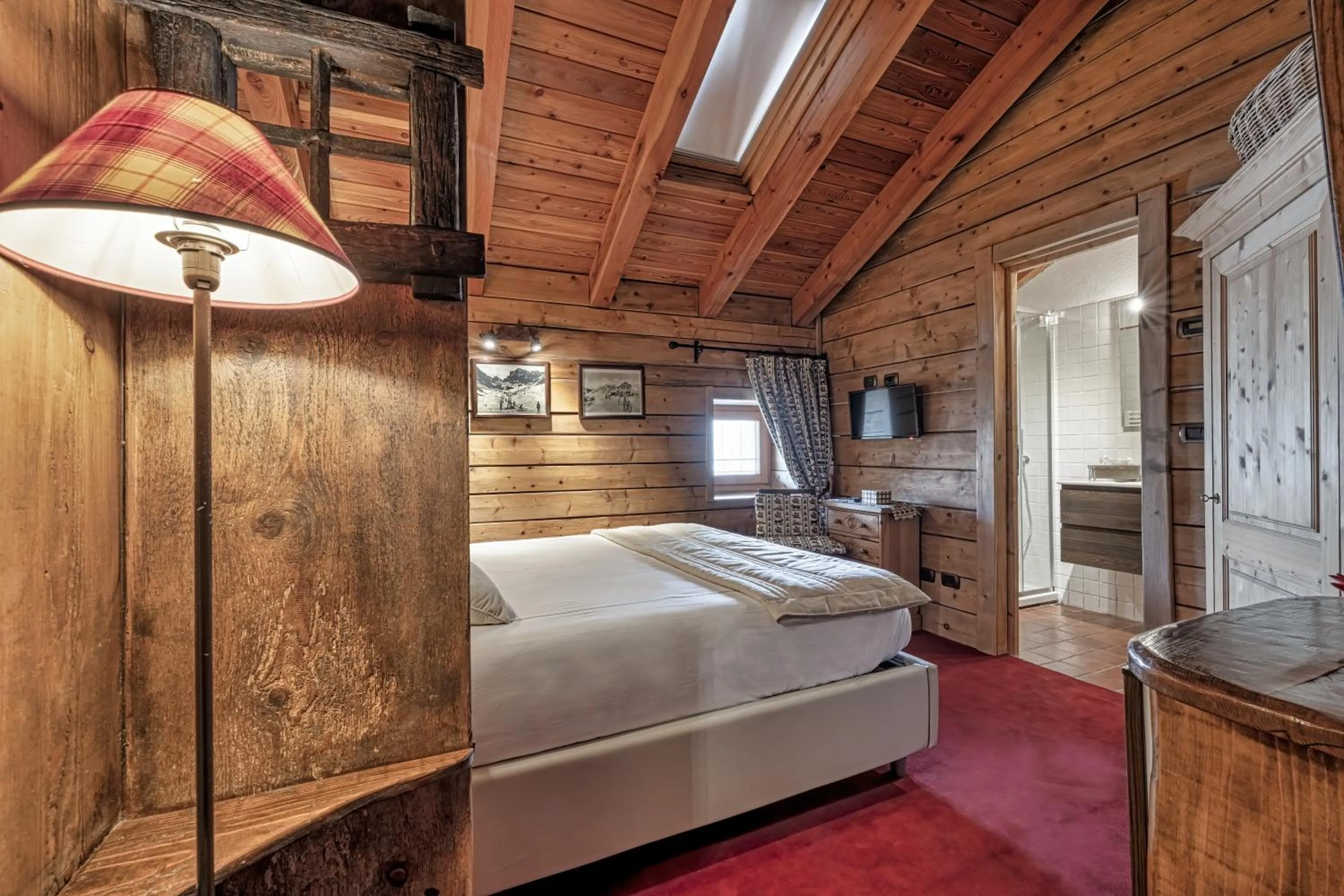 Photo of the whole room, Bed in Chalet BRAGARD-Boutique Chalet & SPA