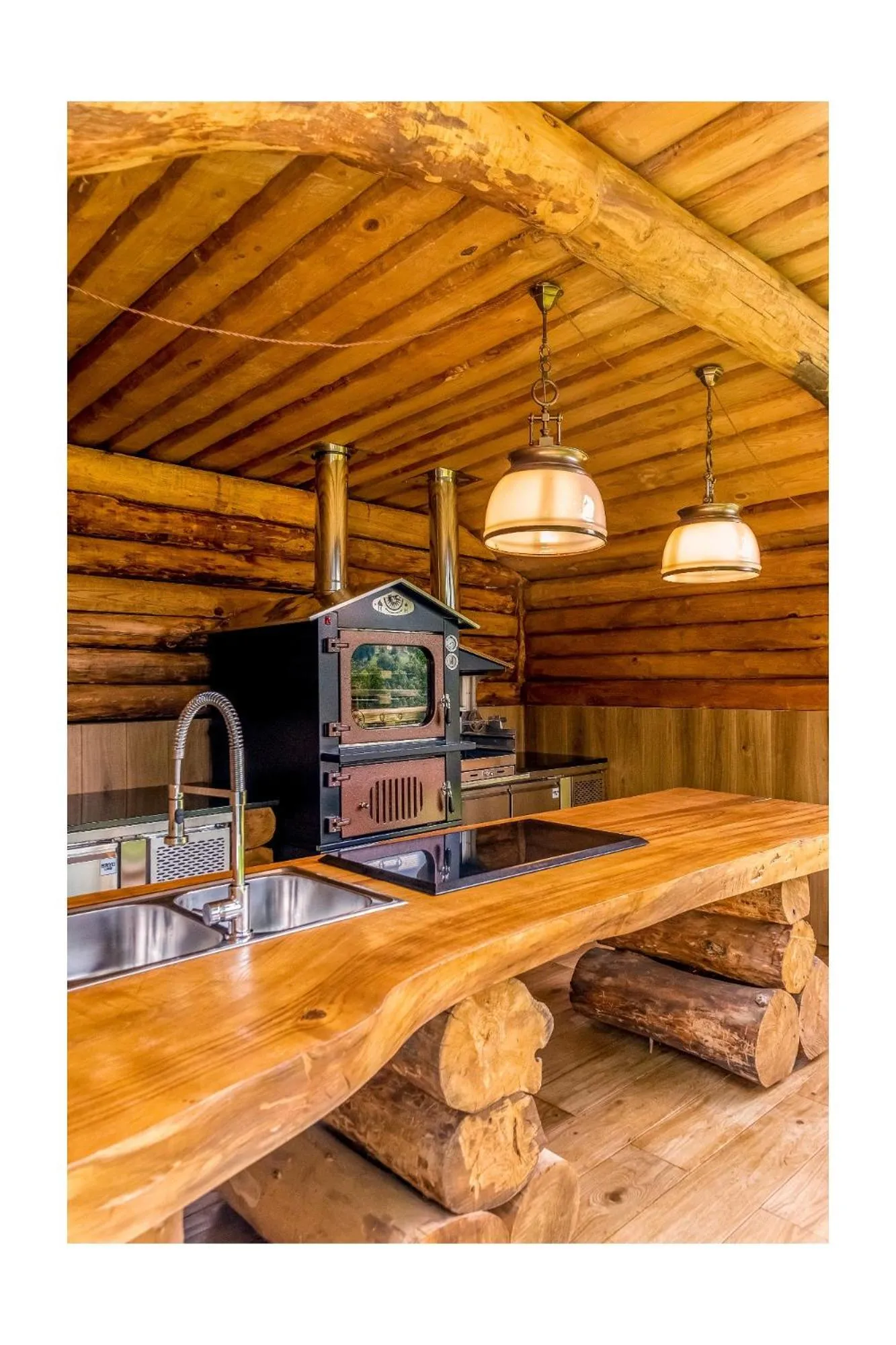 Restaurant/places to eat in Chalet BRAGARD-Boutique Chalet & SPA