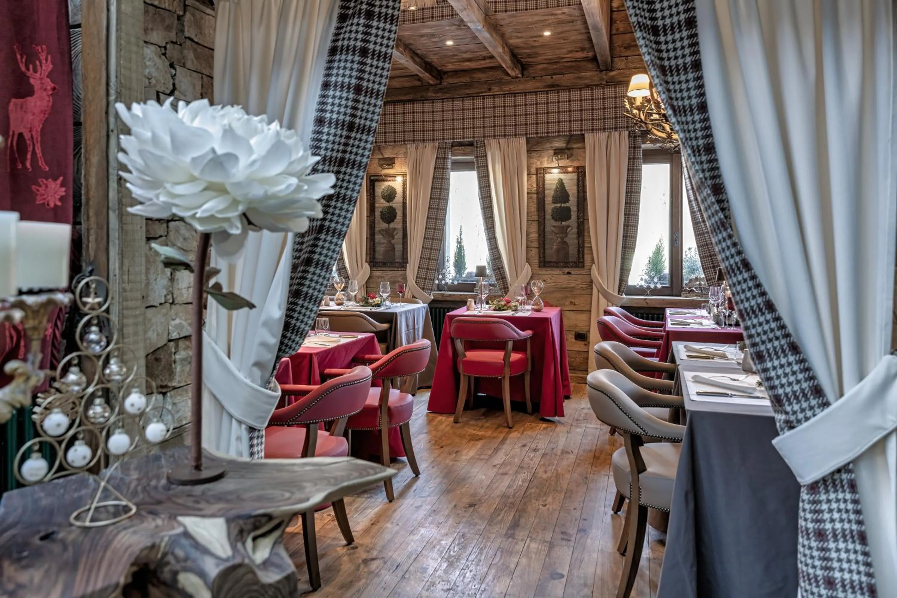 Restaurant/places to eat in Chalet BRAGARD-Boutique Chalet & SPA