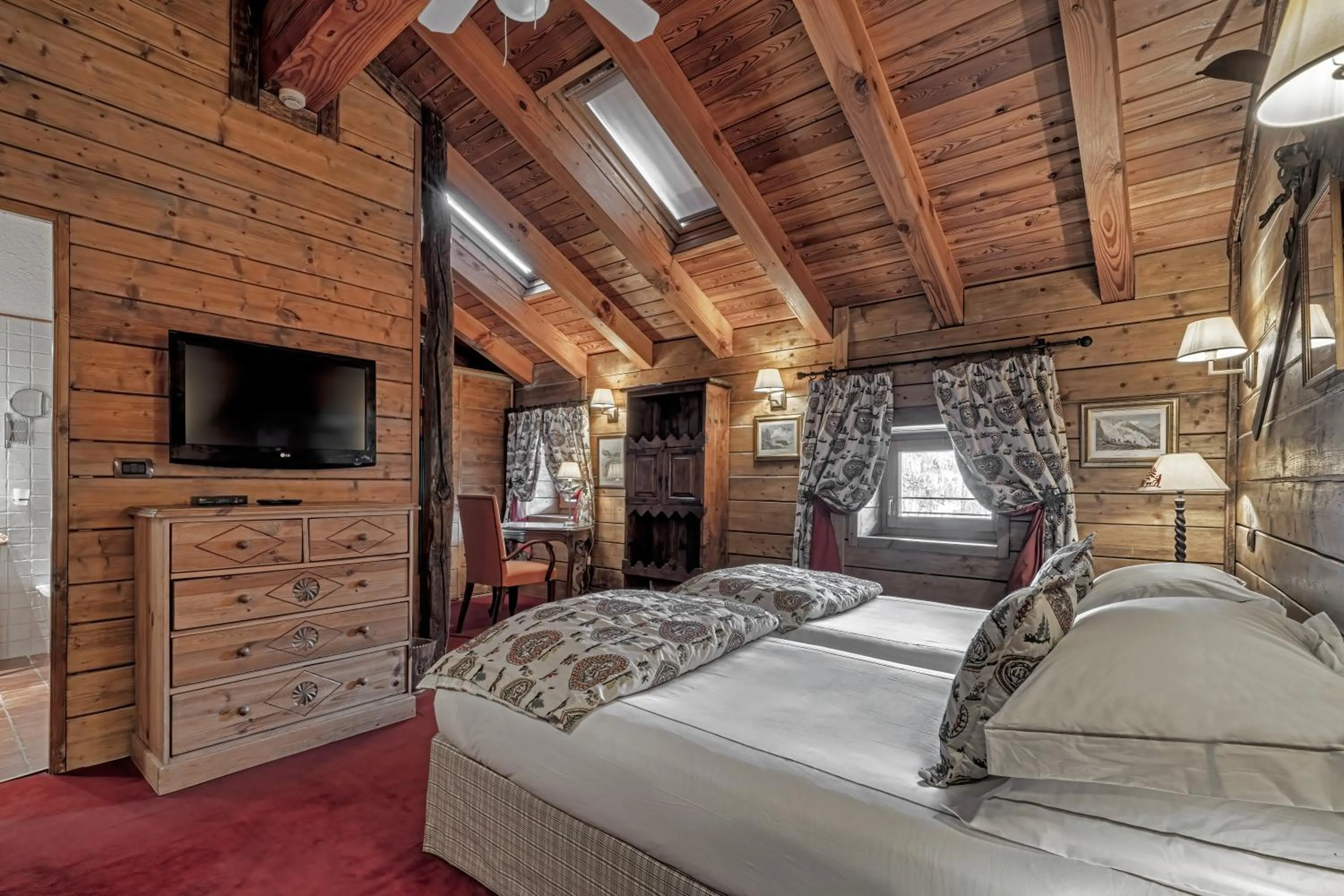 Photo of the whole room, Bed in Chalet BRAGARD-Boutique Chalet & SPA