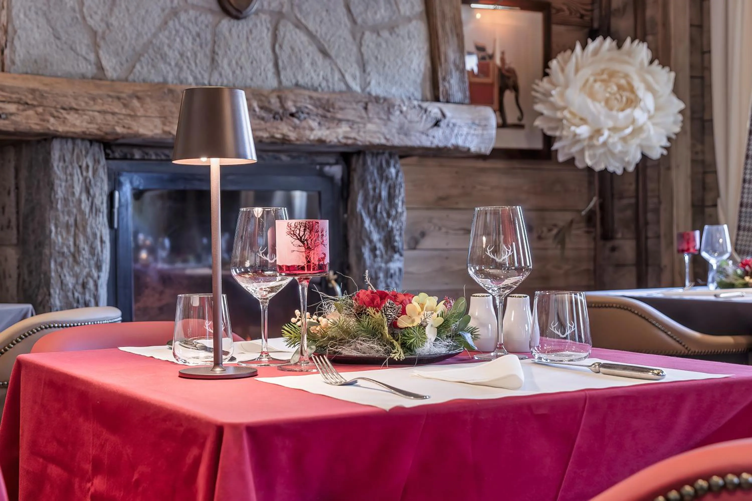 Restaurant/places to eat in Chalet BRAGARD-Boutique Chalet & SPA