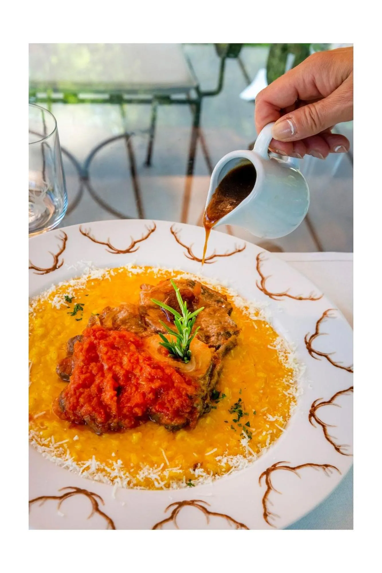Restaurant/places to eat in Chalet BRAGARD-Boutique Chalet & SPA