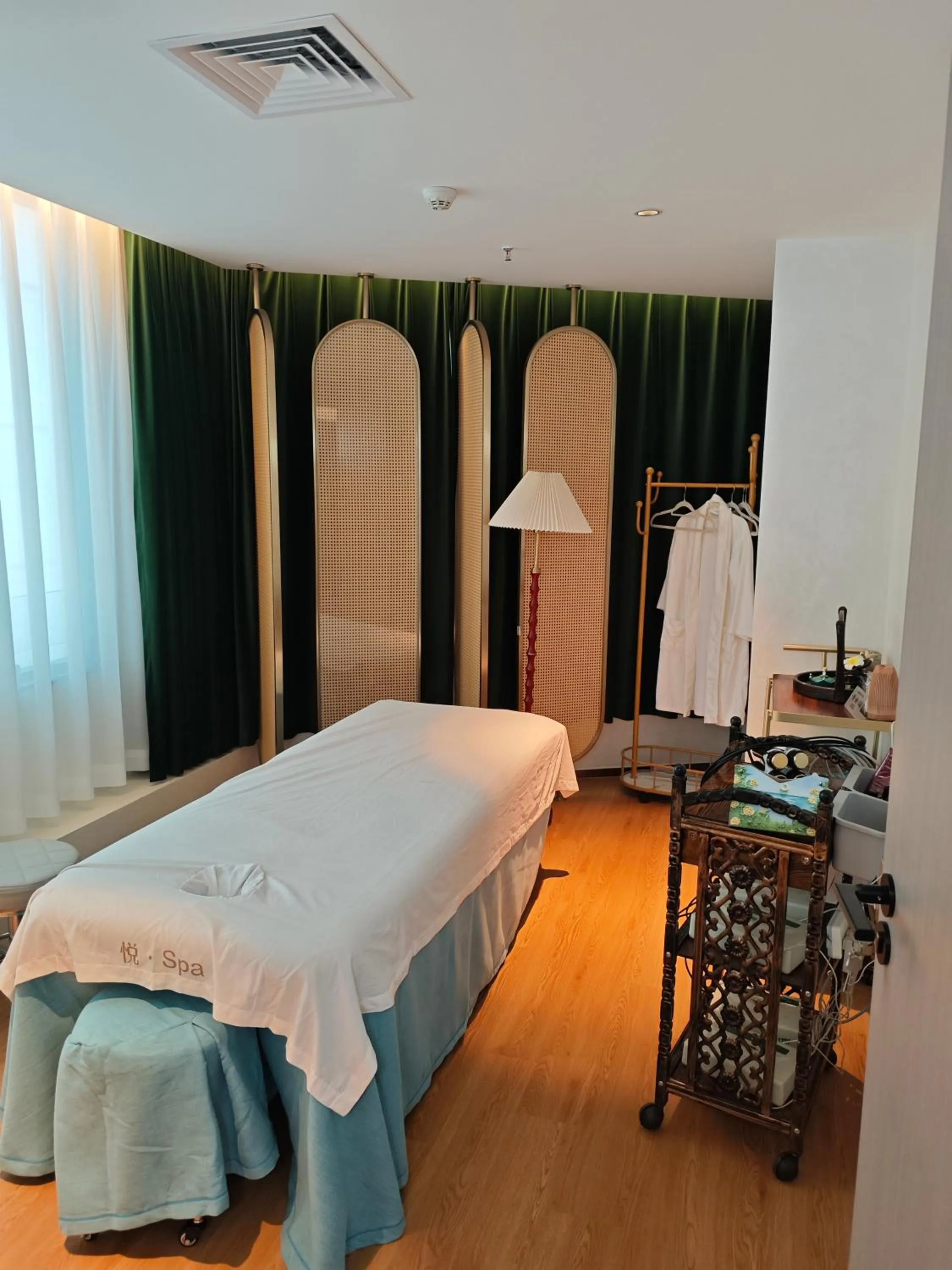 Spa and wellness centre/facilities, Bed in ELITE International Hotel Taikoo Hui Plaza Gangding Metro Station Branch