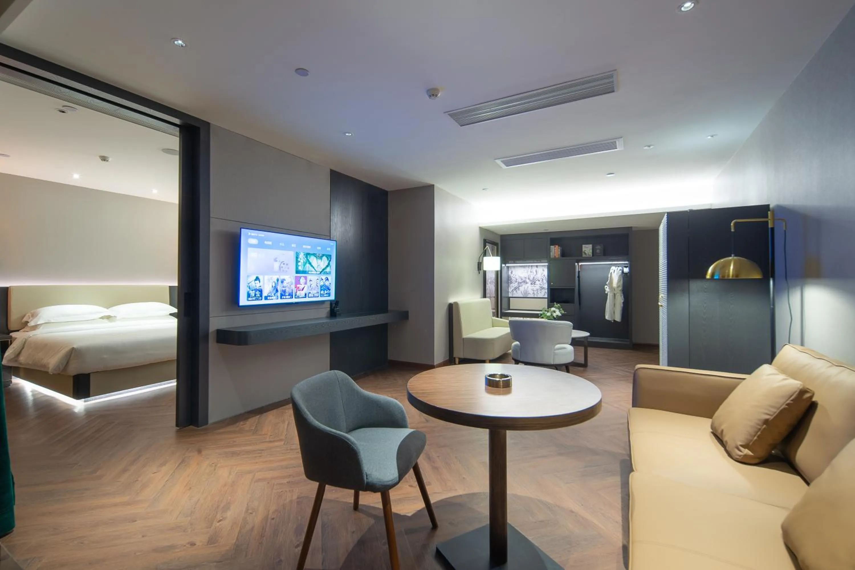 Bed in ELITE International Hotel Taikoo Hui Plaza Gangding Metro Station Branch