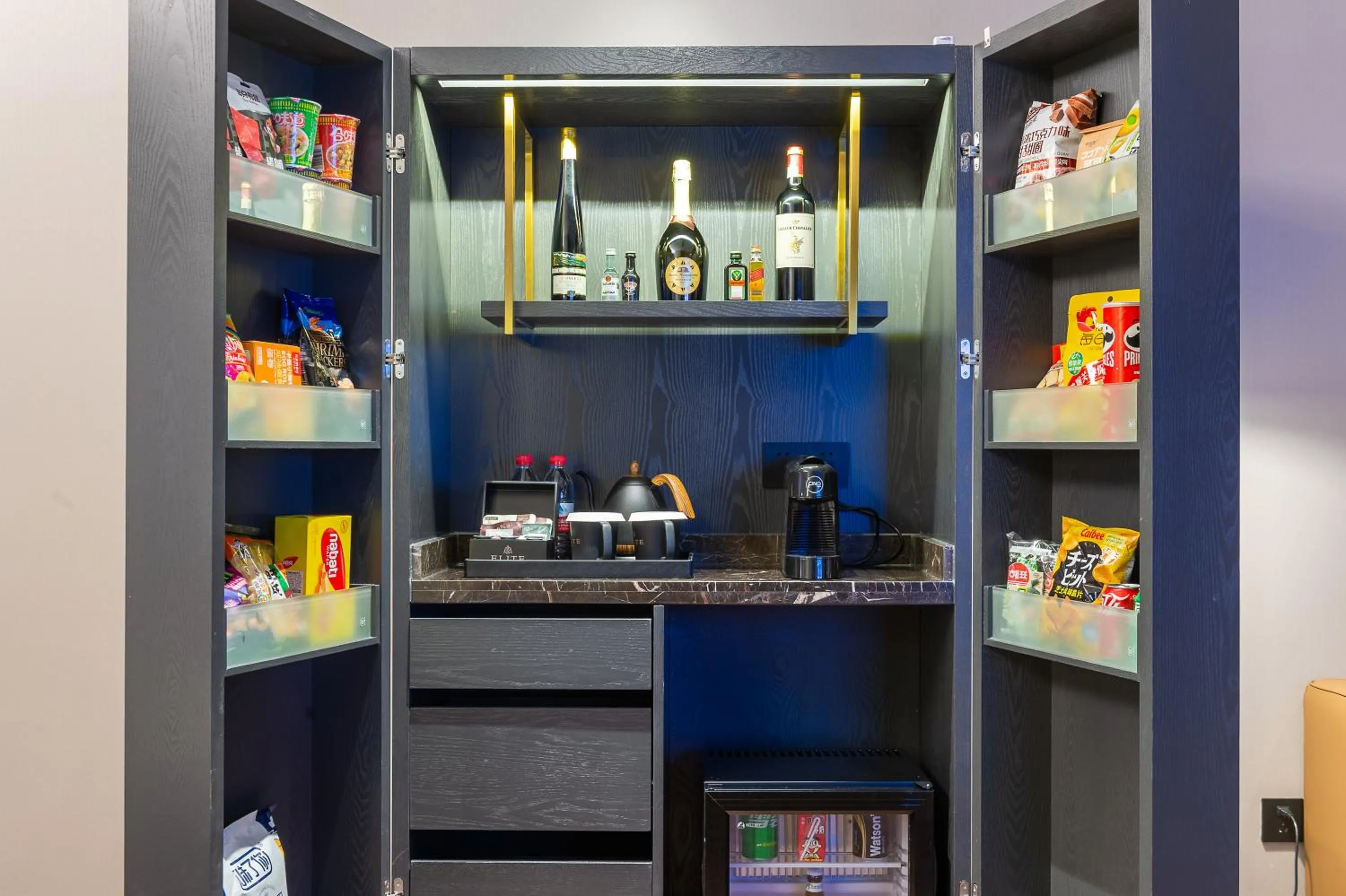 Coffee/tea facilities in ELITE International Hotel Taikoo Hui Plaza Gangding Metro Station Branch
