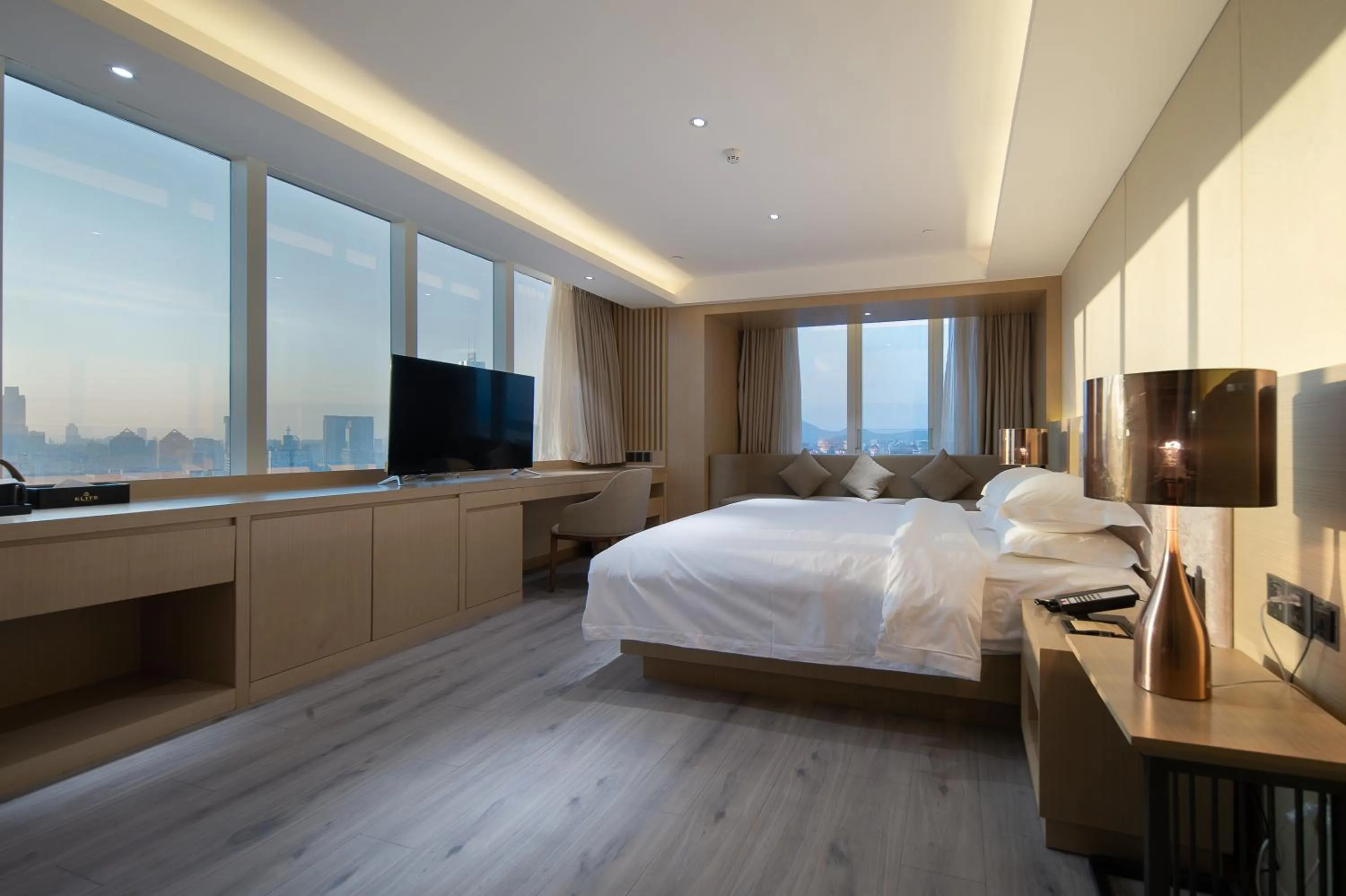 Bed in ELITE International Hotel Taikoo Hui Plaza Gangding Metro Station Branch