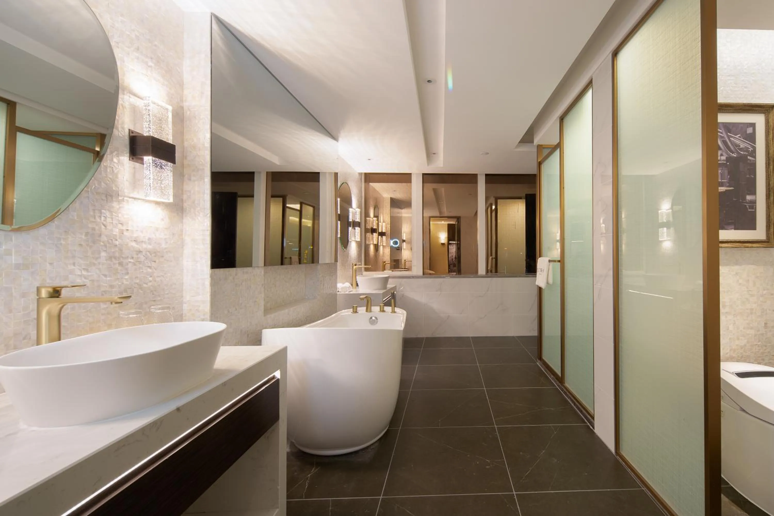 Toilet in ELITE International Hotel Taikoo Hui Plaza Gangding Metro Station Branch