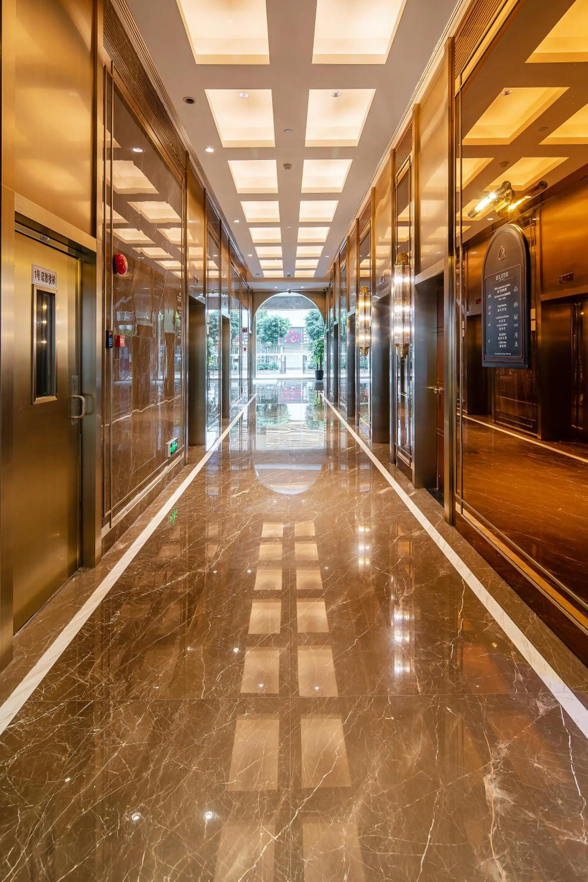 elevator in ELITE International Hotel Taikoo Hui Plaza Gangding Metro Station Branch