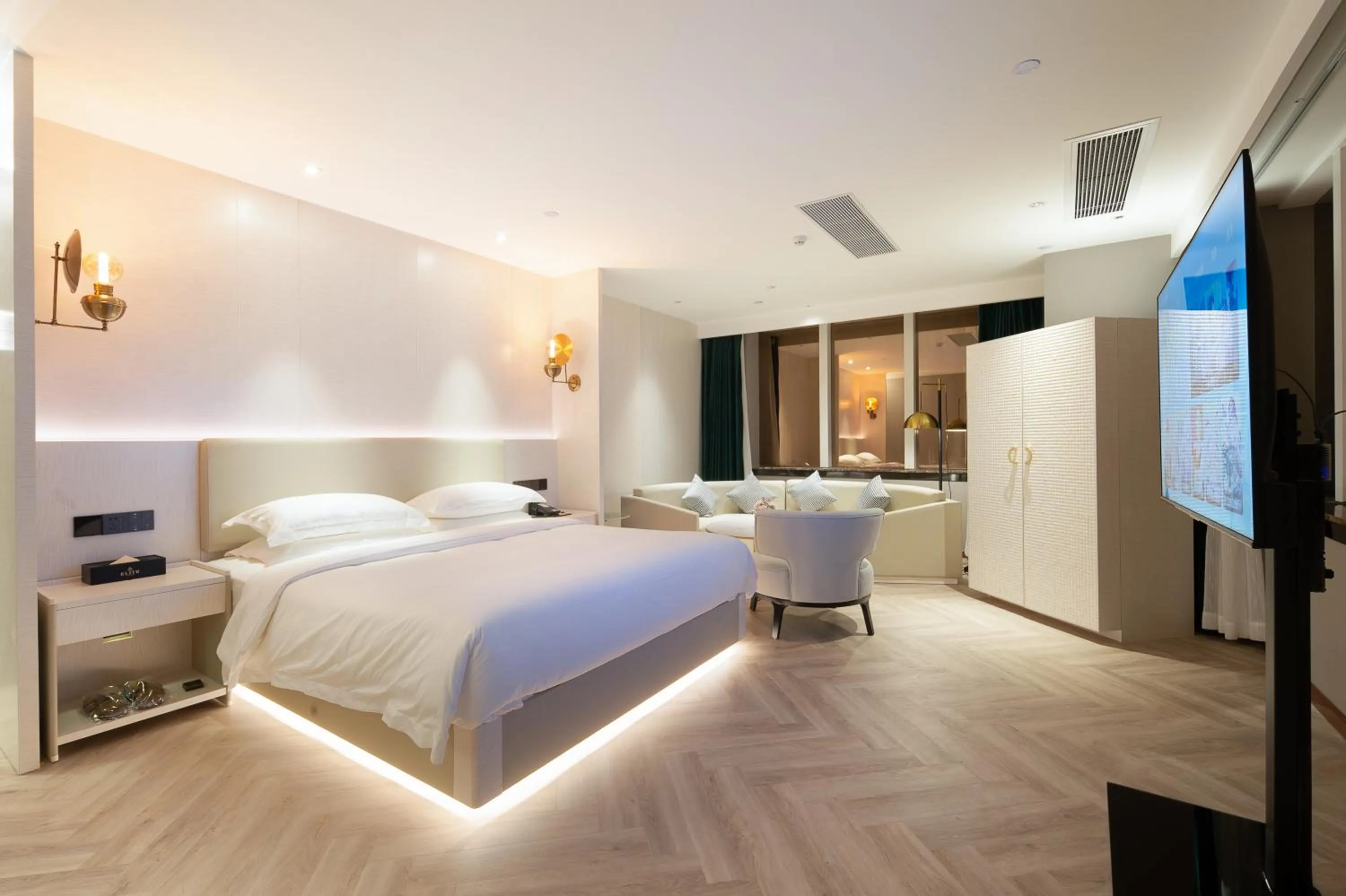 Bed in ELITE International Hotel Taikoo Hui Plaza Gangding Metro Station Branch