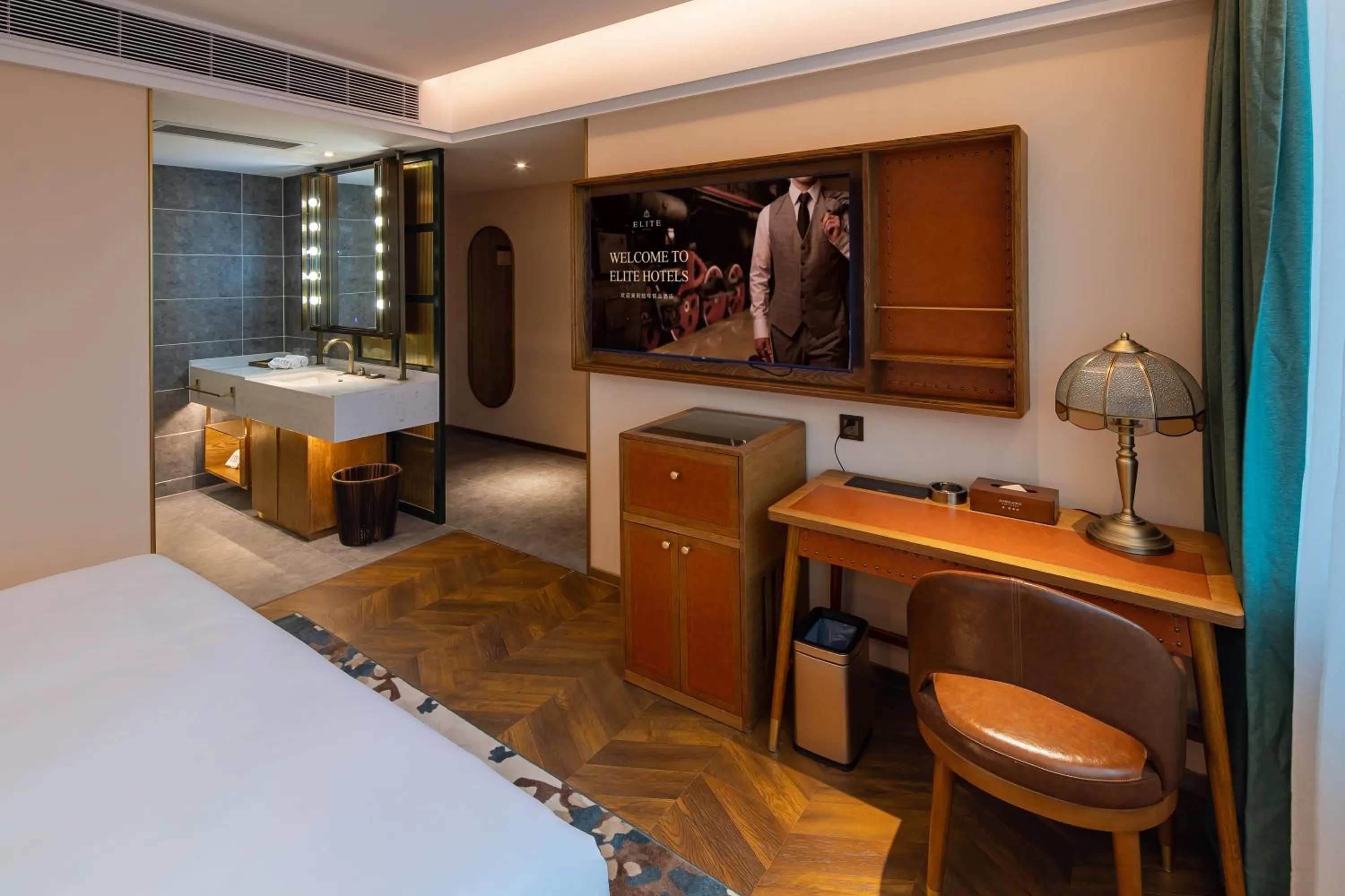 Bed in ELITE International Hotel Taikoo Hui Plaza Gangding Metro Station Branch