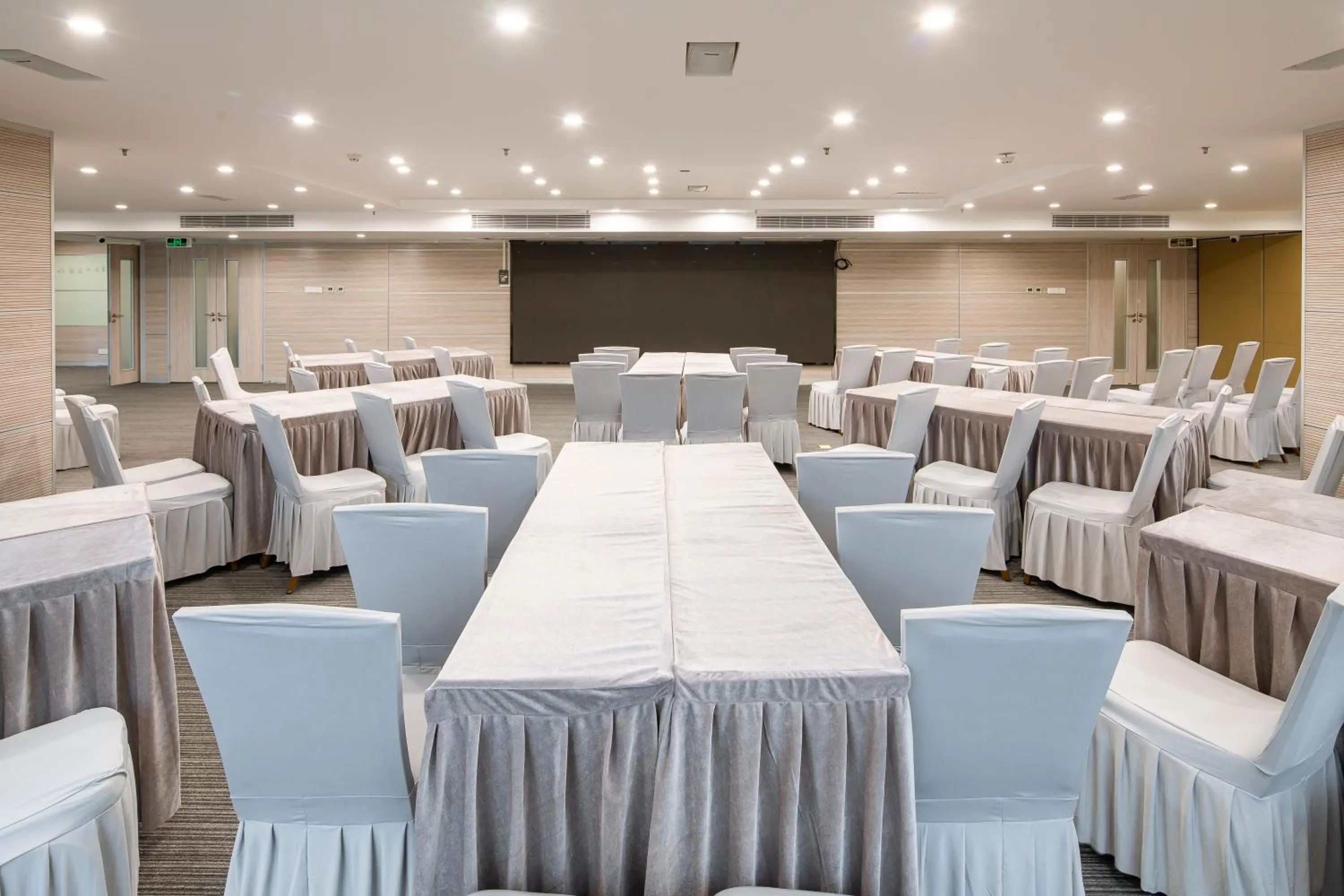 TV and multimedia in ELITE International Hotel Taikoo Hui Plaza Gangding Metro Station Branch