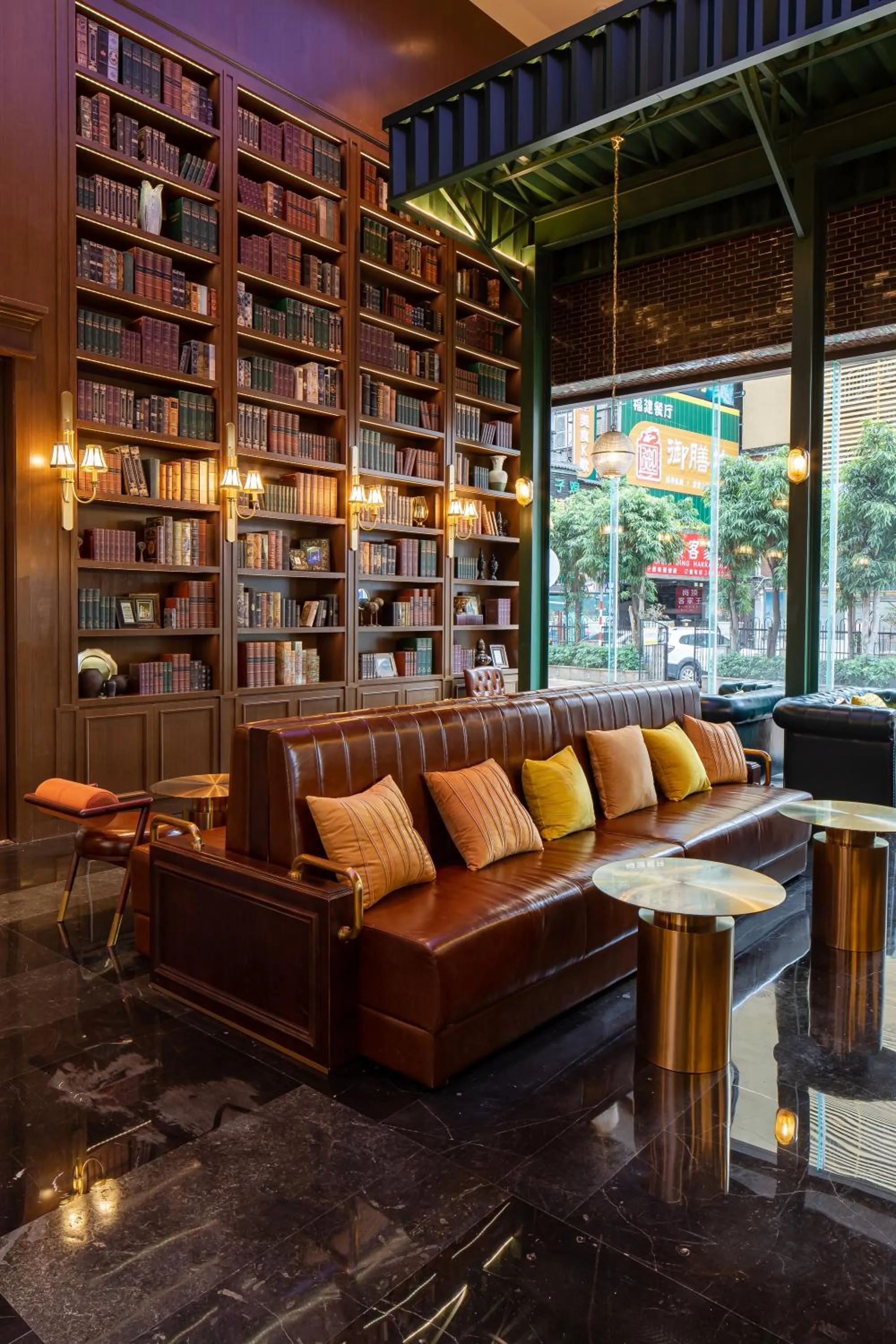Library in ELITE International Hotel Taikoo Hui Plaza Gangding Metro Station Branch