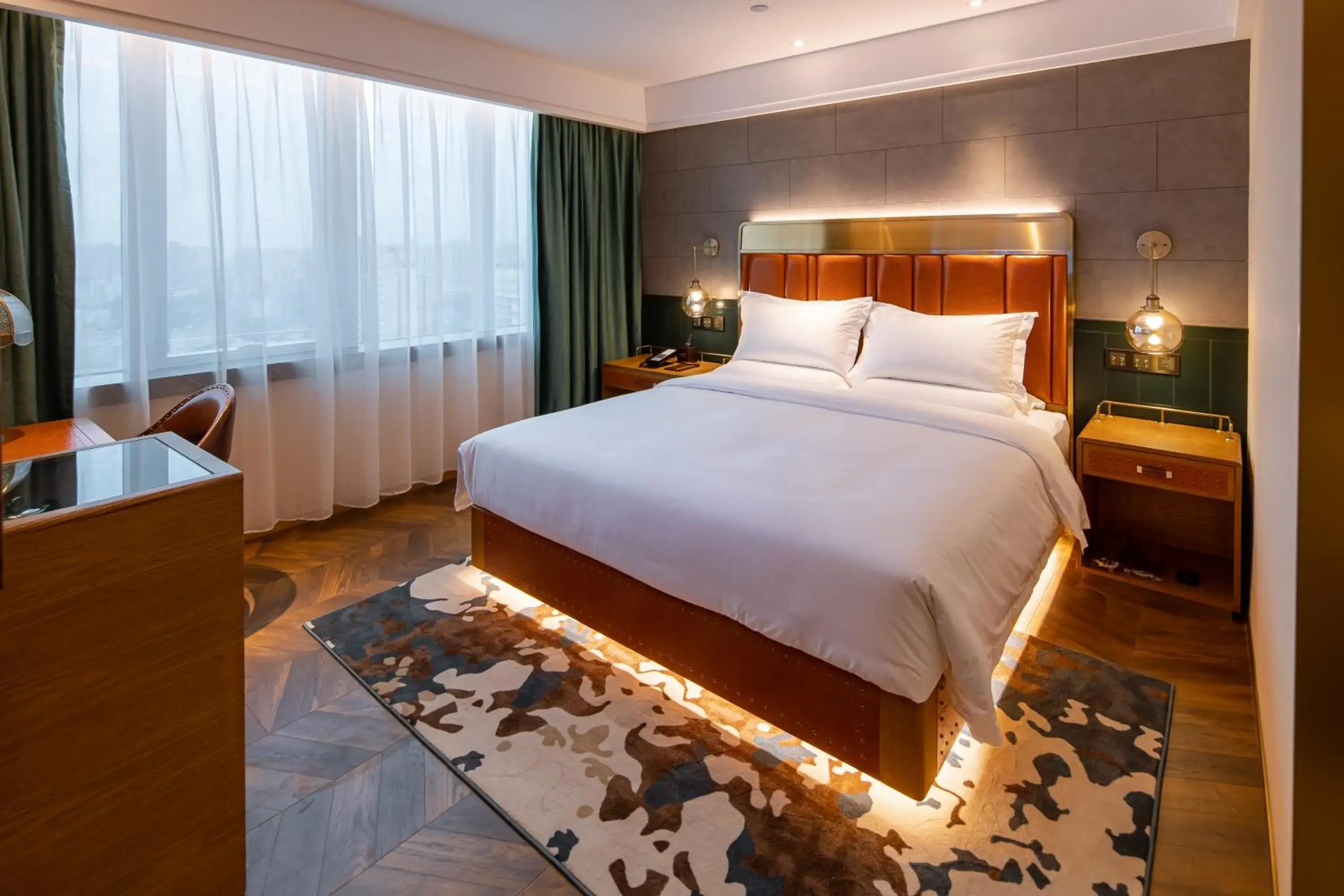 Pinzhi Queen Room in ELITE International Hotel Taikoo Hui Plaza Gangding Metro Station Branch - Free Deliver Service to Guangzhou Baiyun International Airport & Free Shuttle Bus to Canton Fair Complex During Canton Fair Period Pinzhi Queen Room in ELITE International Hotel Taikoo Hui Plaza Gangding Metro Station Branch - Free Deliver Service to Guangzhou Baiyun International Airport & Free Shuttle Bus to Canton Fair Complex During Canton Fair Period