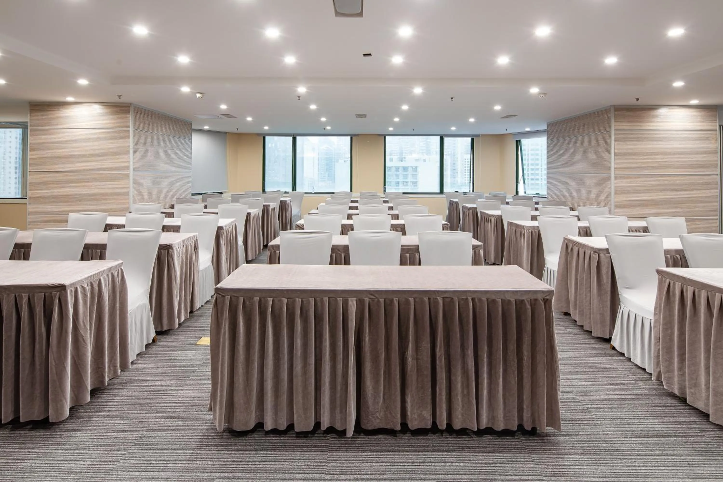 Meeting/conference room in ELITE International Hotel Taikoo Hui Plaza Gangding Metro Station Branch