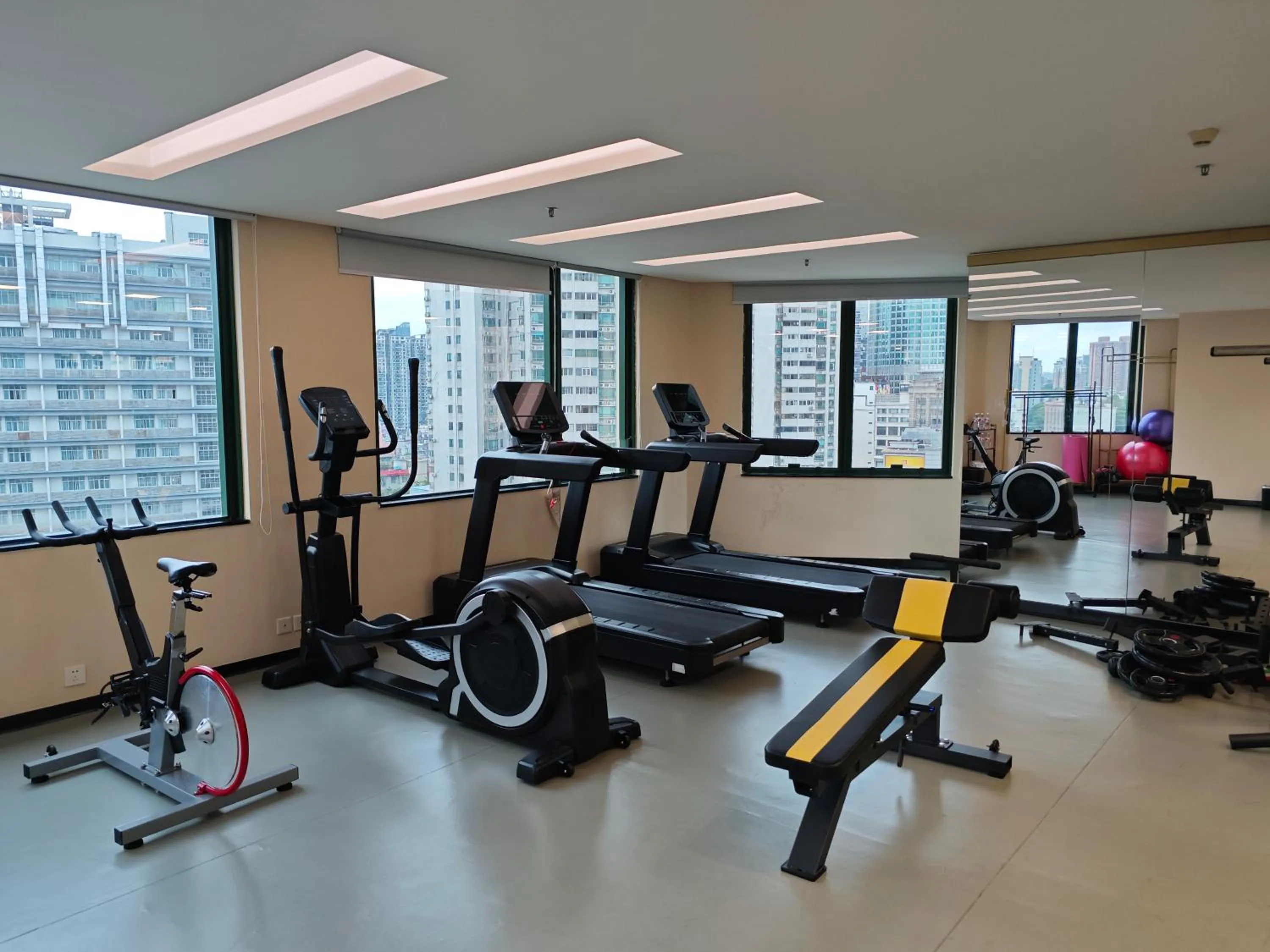 Fitness centre/facilities in ELITE International Hotel Taikoo Hui Plaza Gangding Metro Station Branch