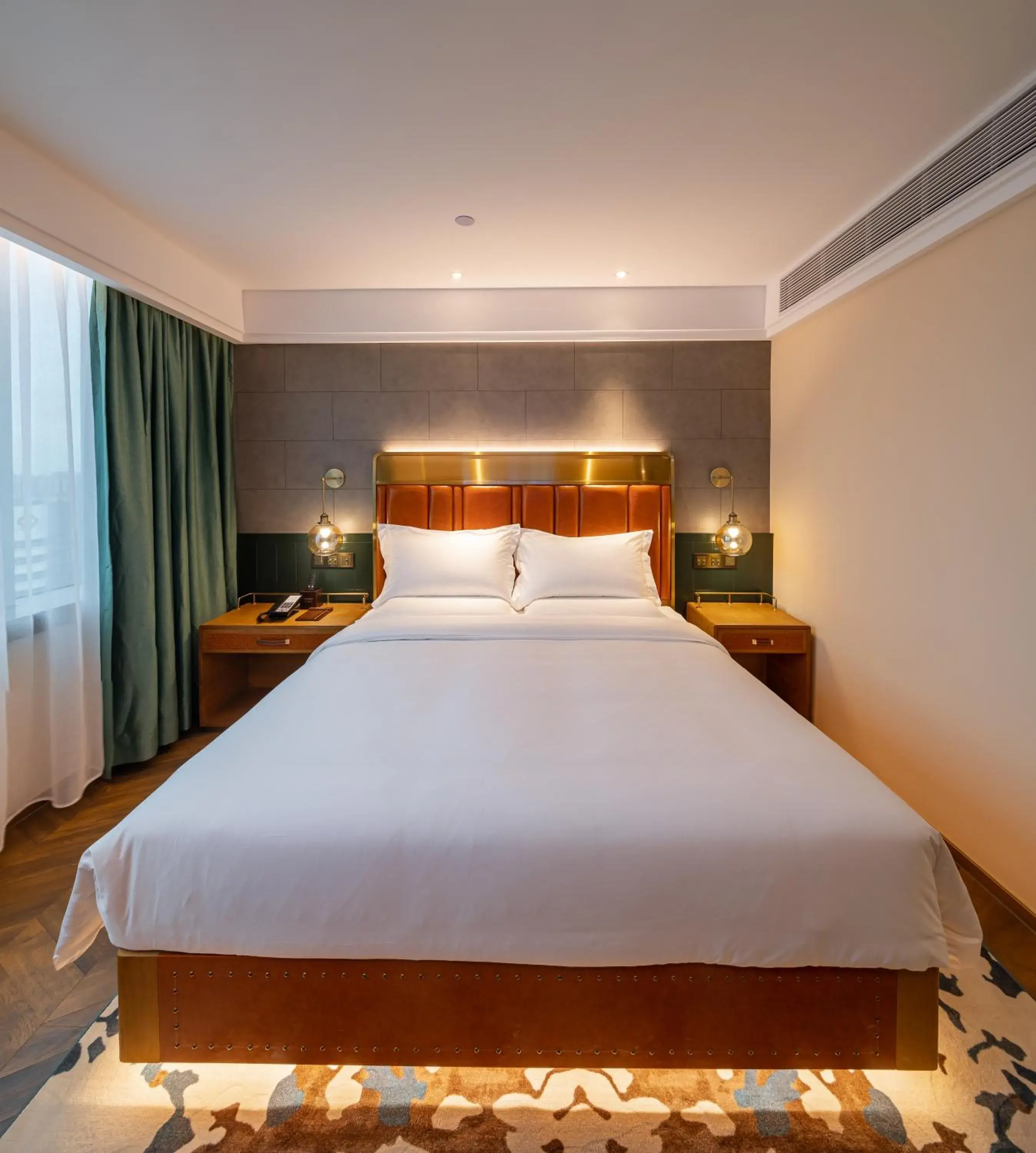 Pinzhi Queen Room in ELITE International Hotel Taikoo Hui Plaza Gangding Metro Station Branch - Free Deliver Service to Guangzhou Baiyun International Airport & Free Shuttle Bus to Canton Fair Complex During Canton Fair Period Pinzhi Queen Room in ELITE International Hotel Taikoo Hui Plaza Gangding Metro Station Branch - Free Deliver Service to Guangzhou Baiyun International Airport & Free Shuttle Bus to Canton Fair Complex During Canton Fair Period