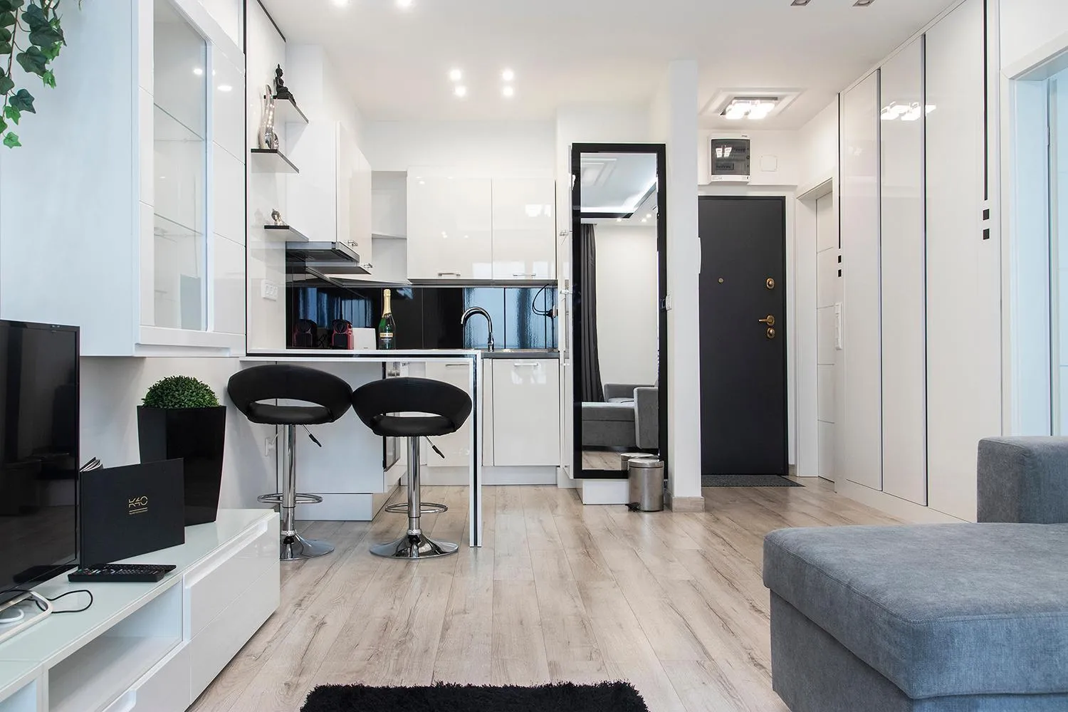 TV and multimedia in Chill 'N' Joy Boutique suites