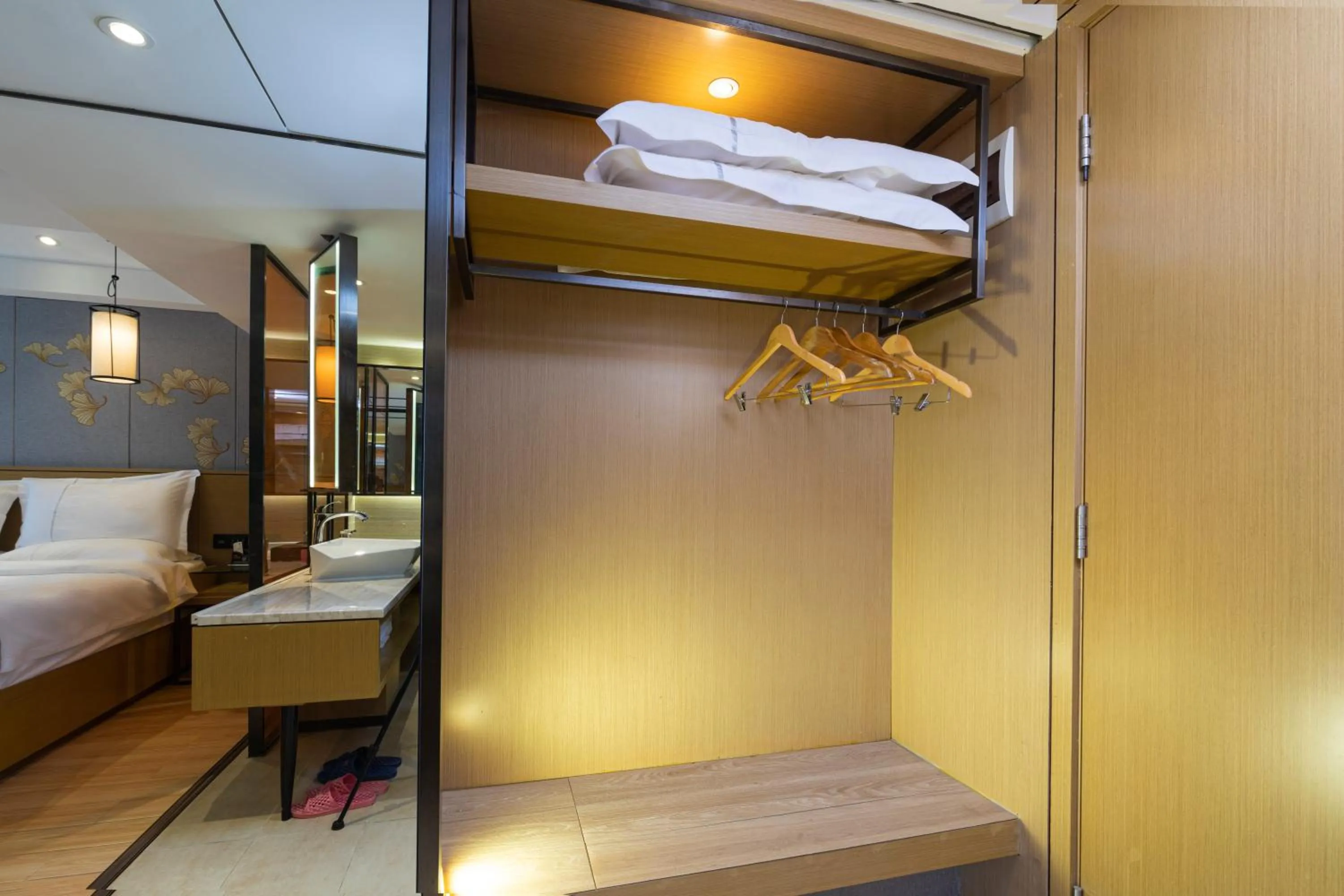 wardrobe in Orange Tree International Hotel Zhujiang New Town Huacheng Sqaure Branch